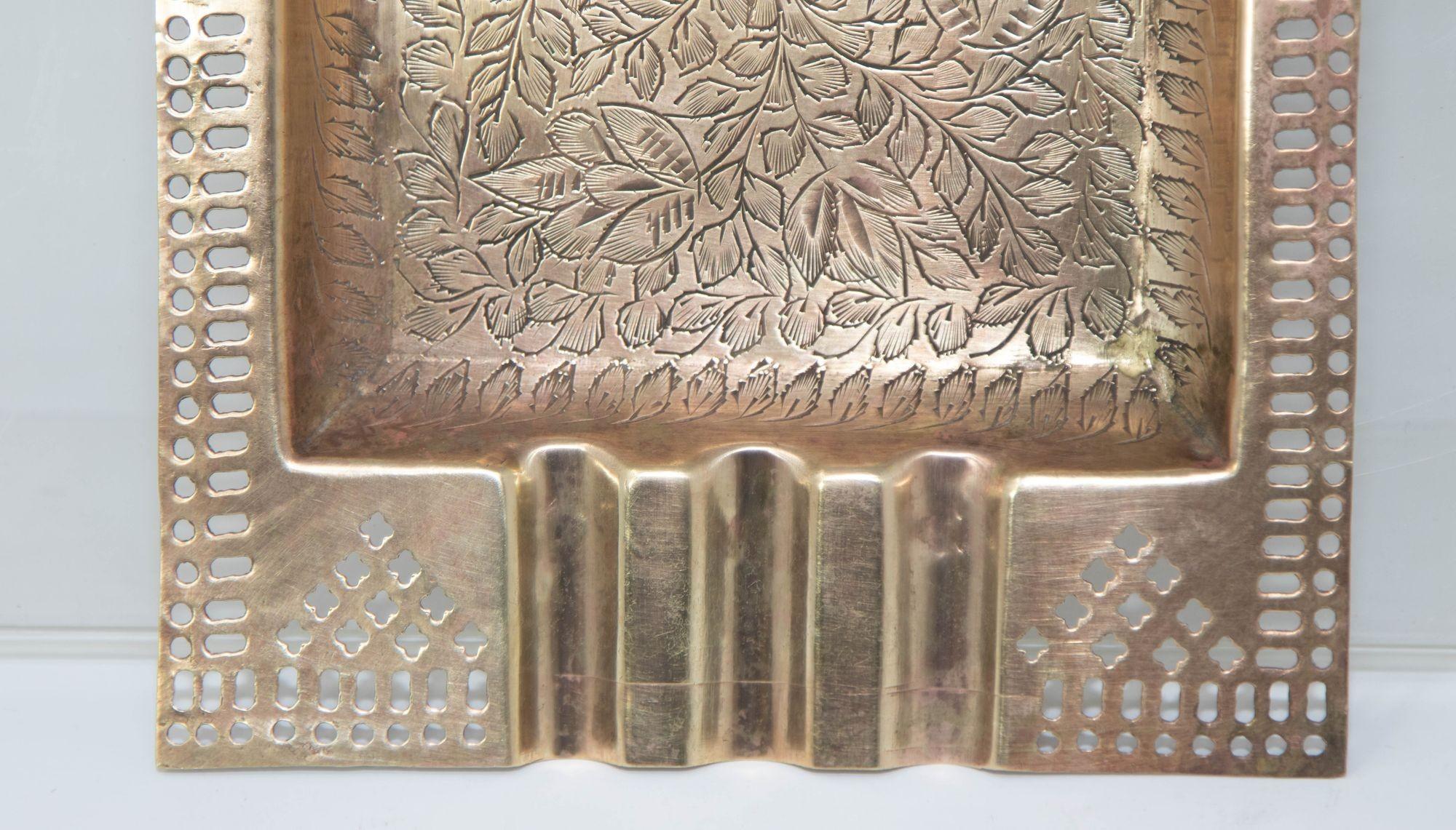 Grande posacenere marocchino moresco in ottone inciso del 1950 in vendita 5