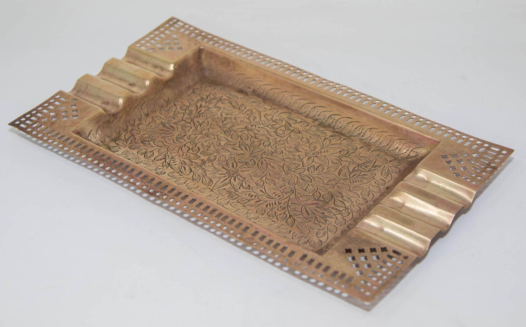 Grande posacenere marocchino moresco in ottone inciso del 1950 in vendita 6