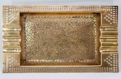 Grande posacenere marocchino moresco in ottone inciso del 1950