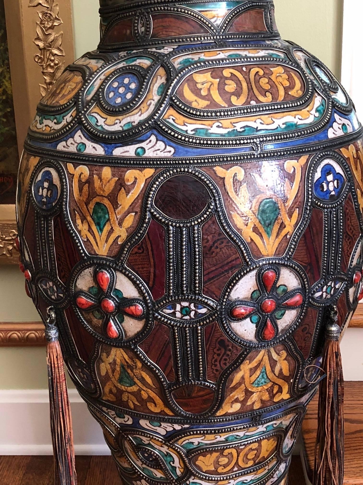 Large Moroccan Porcelain and Metal Palace Urn In Excellent Condition For Sale In Washington Crossing, PA