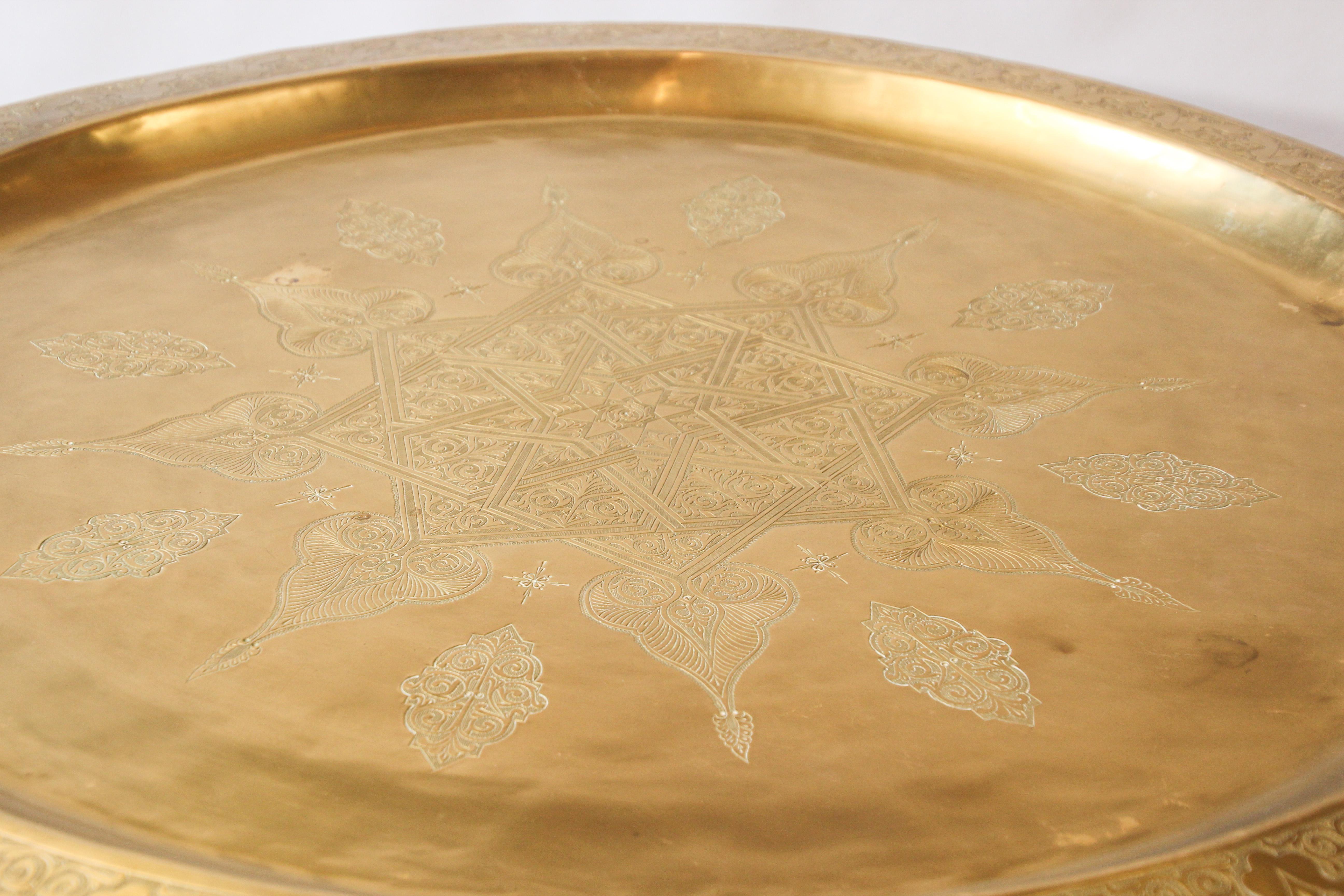 Large Moroccan Round Brass Tray Table on Folding Stand In Good Condition In North Hollywood, CA
