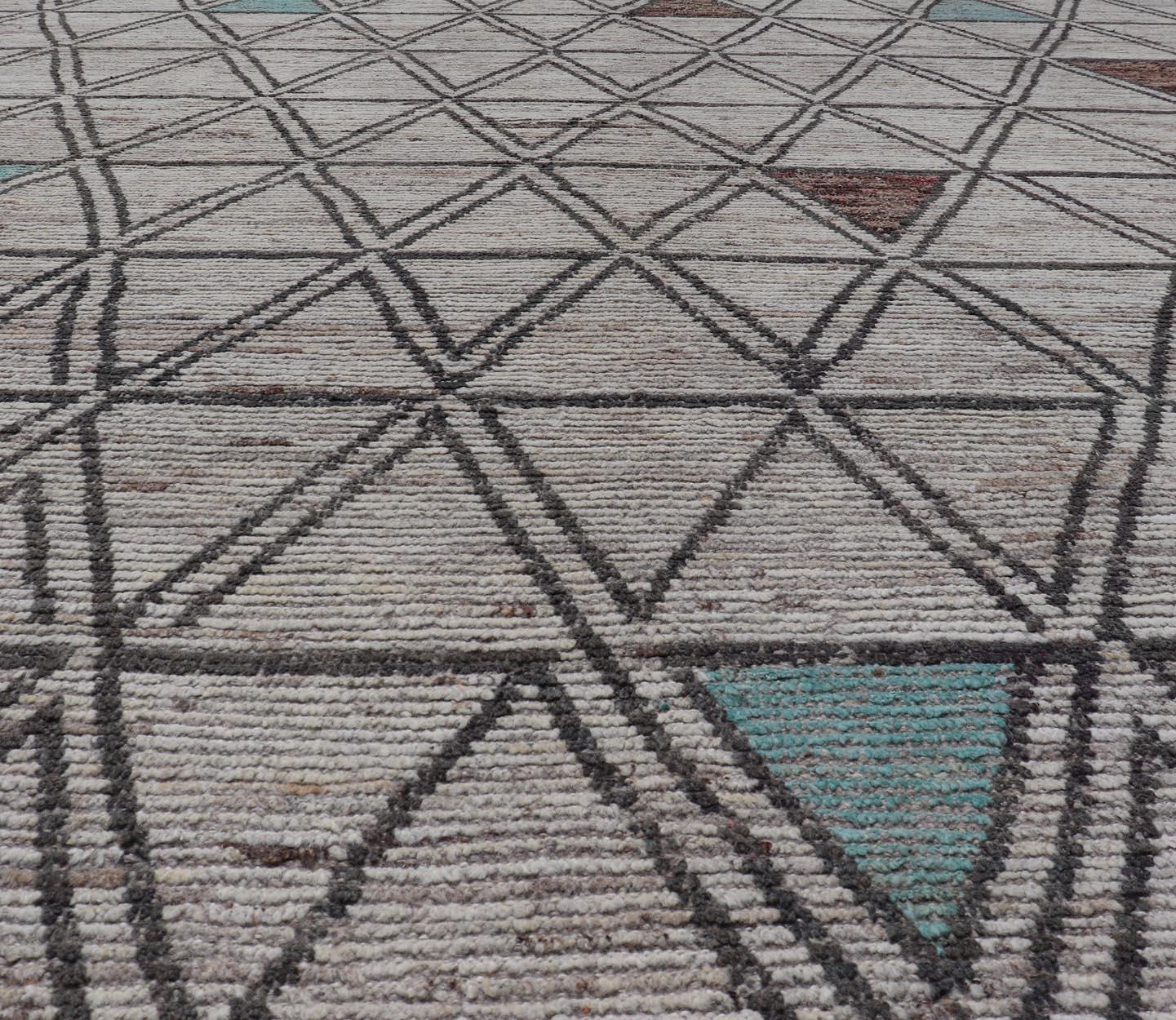 Großer moderner Teppich im marokkanischen Stil im Distressed-Stil mit Diamanten und dreieckigem Design im Angebot 3