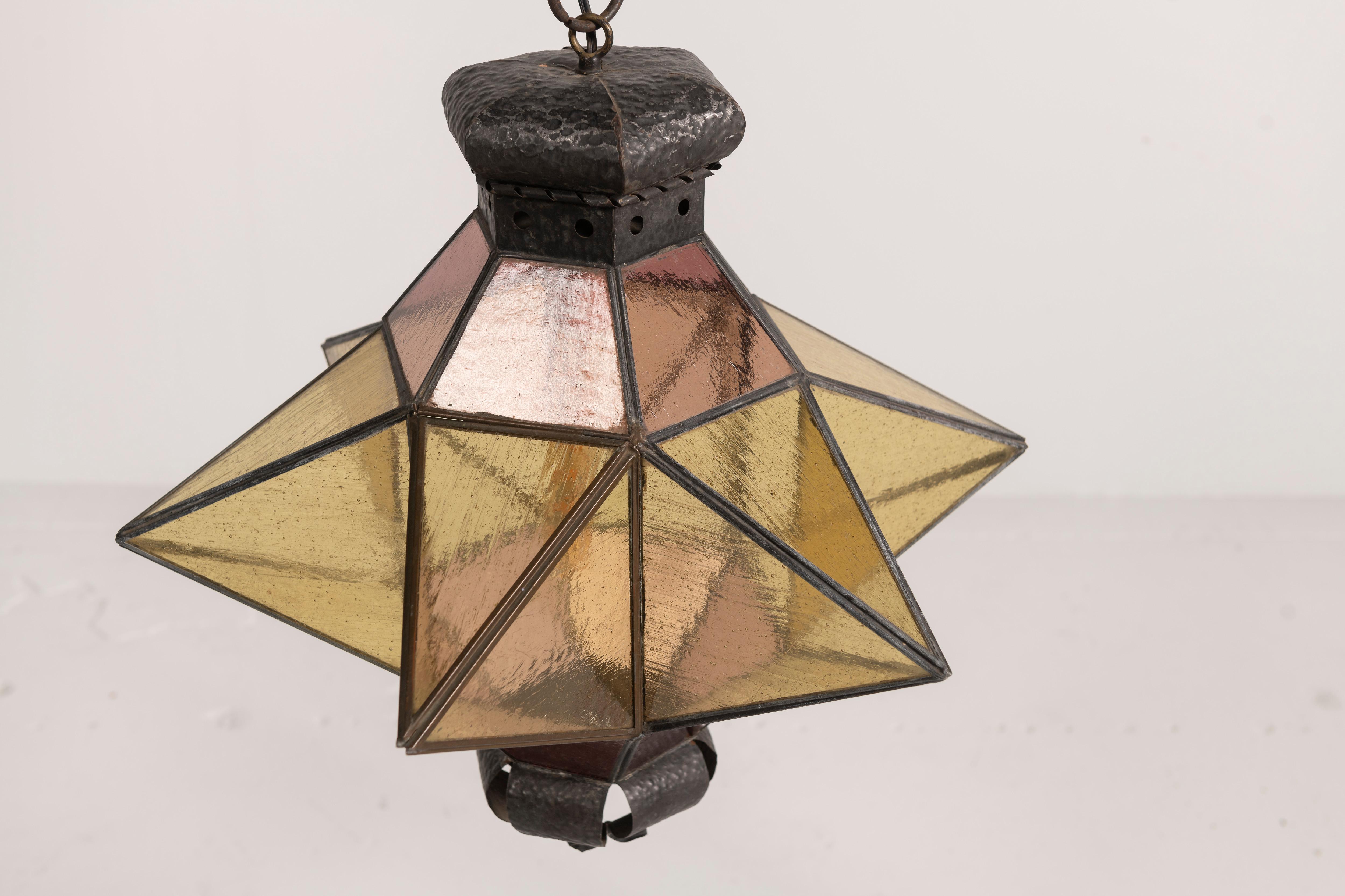 Verre brun Grande lanterne de style marocain en verre brun et doré, années 1920