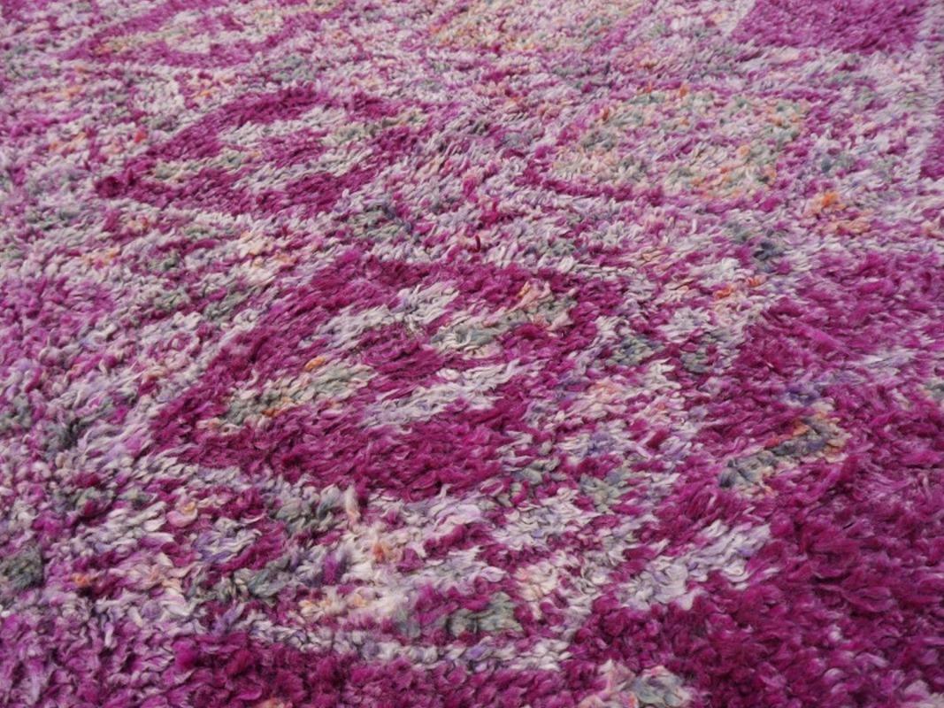 Großer großer marokkanischer Vintage-Teppich im abstrakten Design aus Berber in Lila, Grau und Teal, Nordafrika im Angebot 4