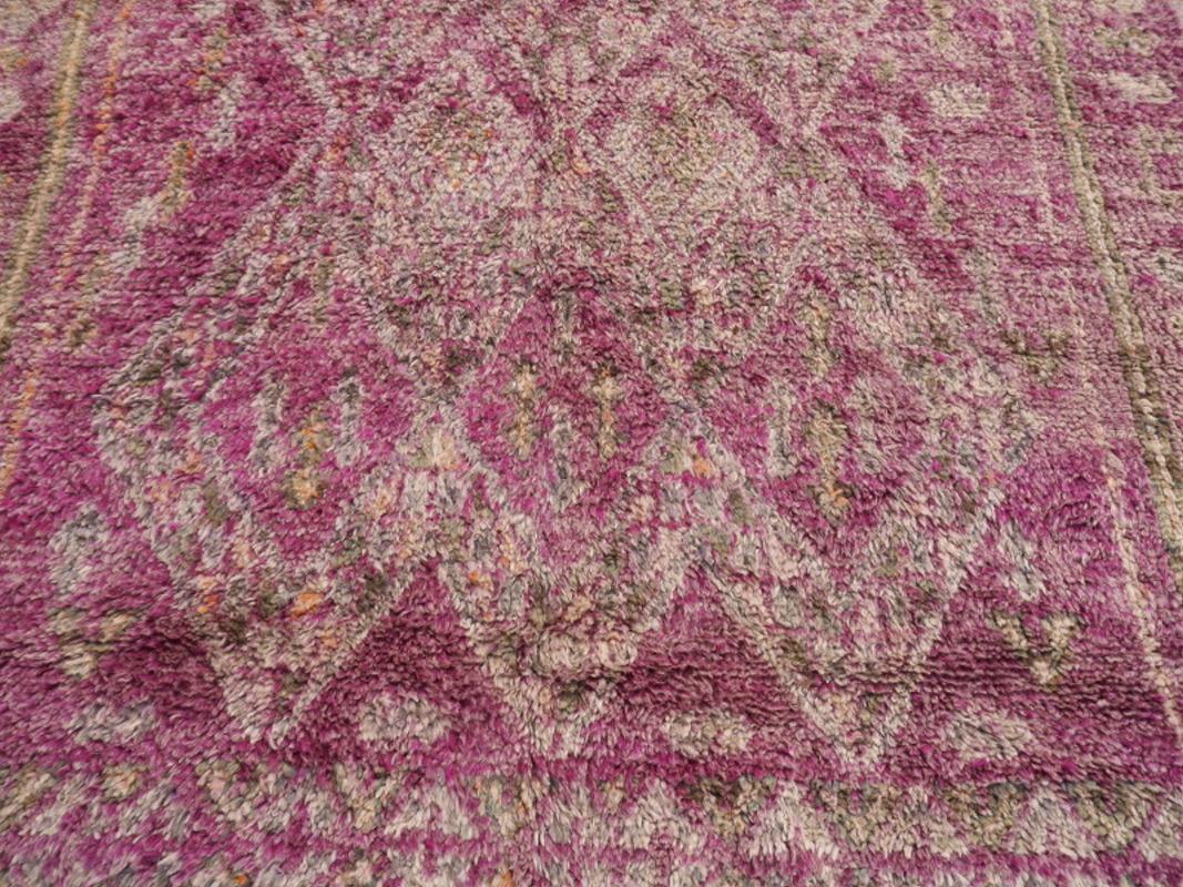 Großer großer marokkanischer Vintage-Teppich im abstrakten Design aus Berber in Lila, Grau und Teal, Nordafrika (Wolle) im Angebot