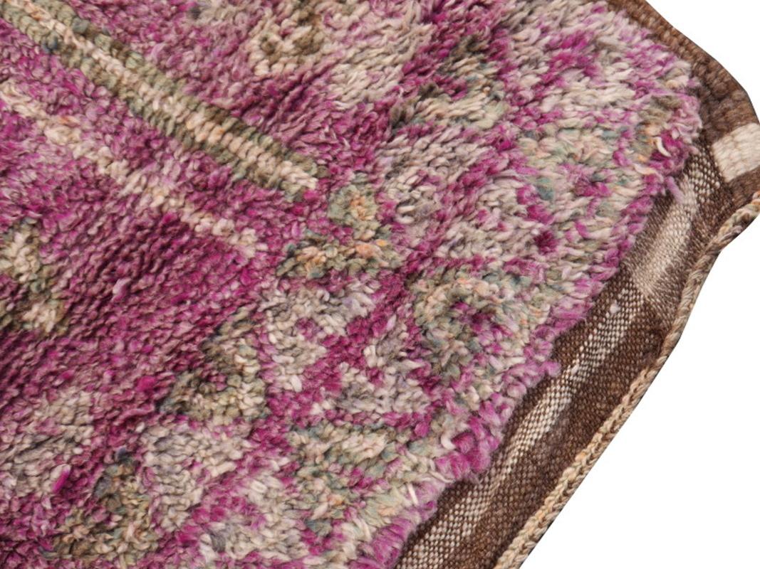 Tapis Beni MGuild très grand tapis berbère marocain vintage semi-ancien en vente 2