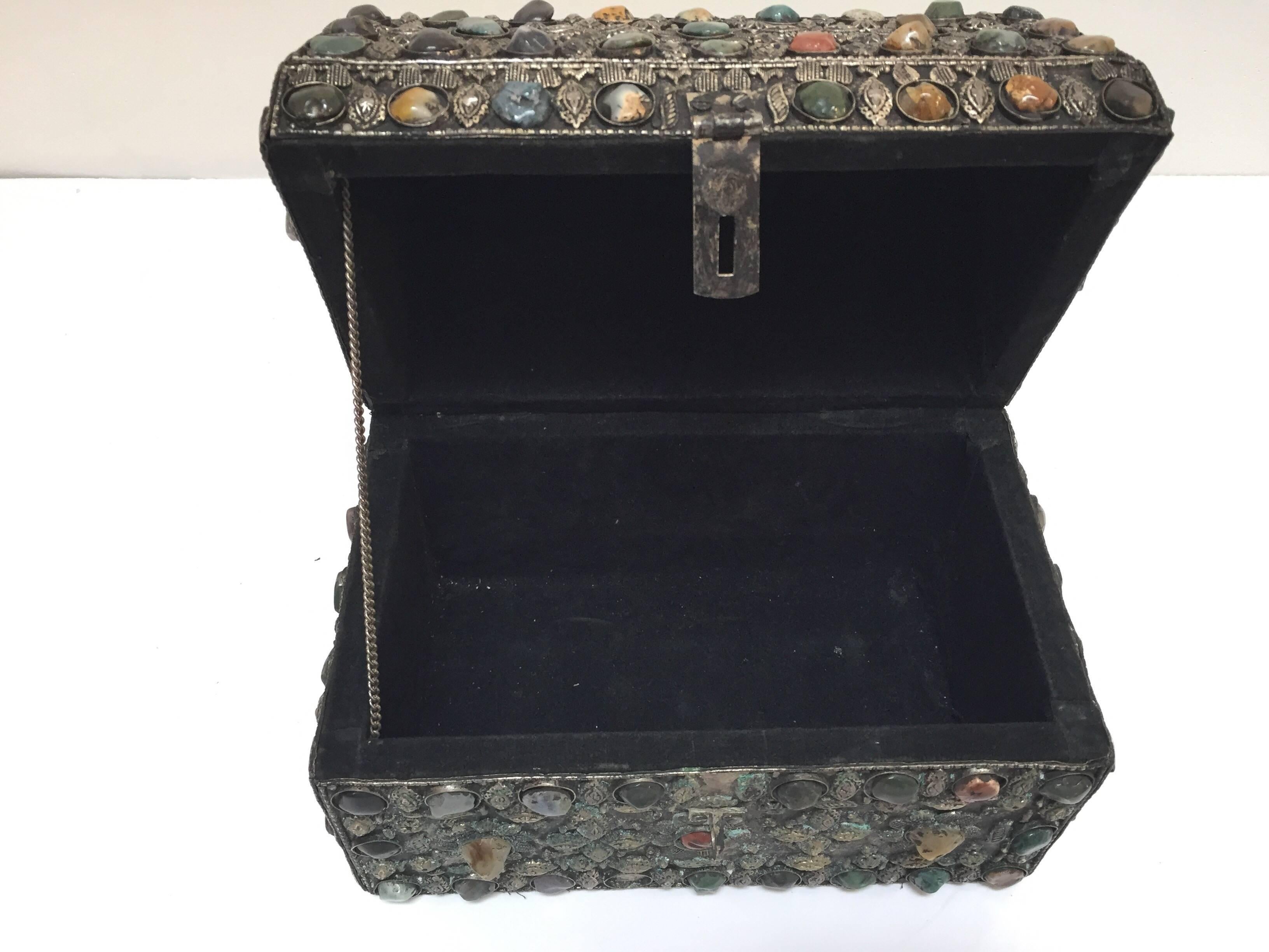 Large Moroccan Wedding Silvered Jewelry Box Inlaid with Semi-Precious Stones For Sale 8