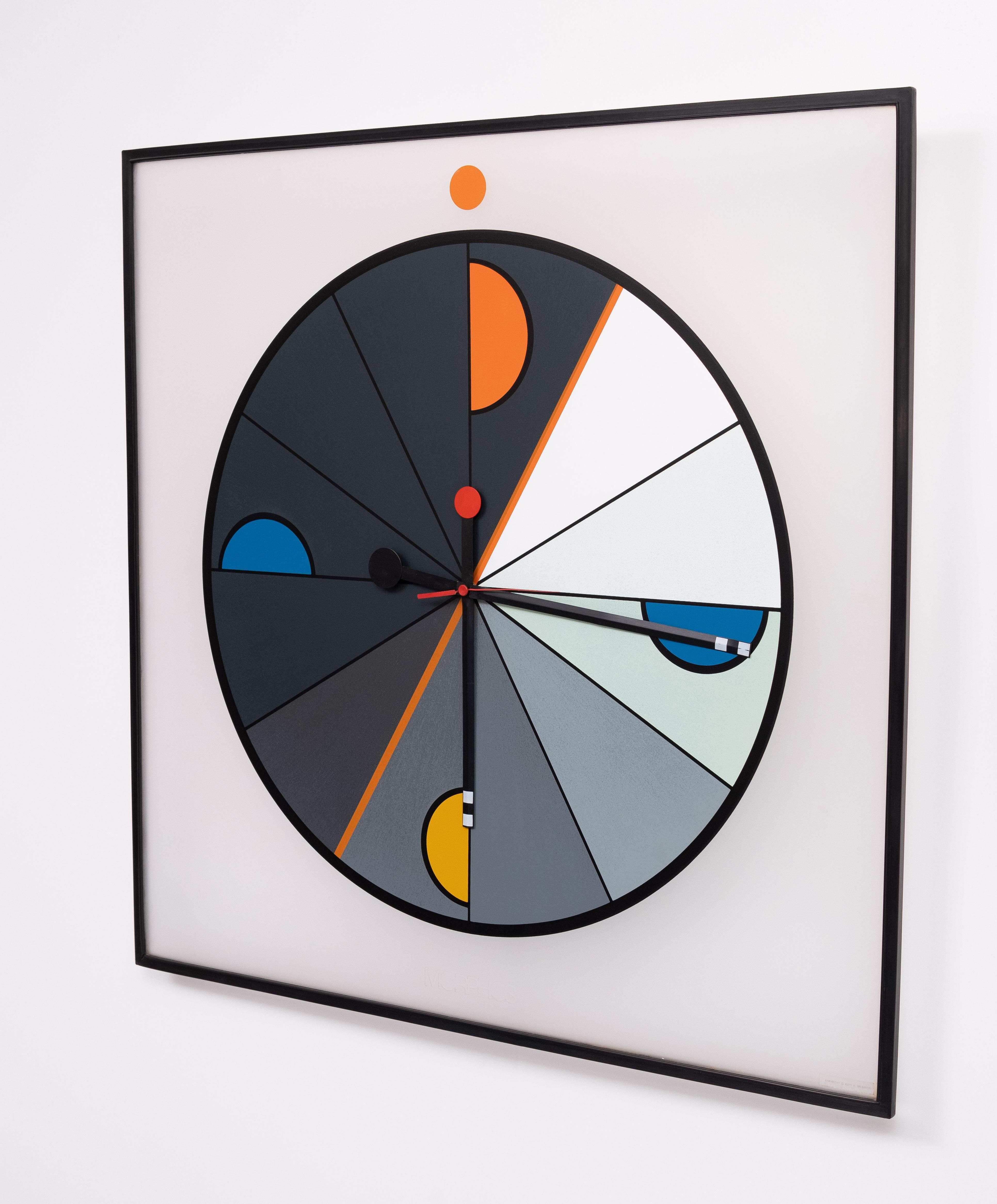 Kloks Morphos Italy Kurt B.Del banco design, large clock '80s Production of Acerbis International (Memphis era) large size 32 inches 82 cm for the side, painted on a framed Lucite panel, good original condition.  De belles couleurs éclatantes  .