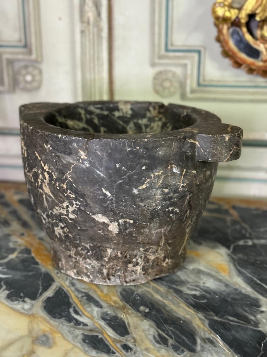 Large mortar in Saint Anne grey marble, 19th century In Excellent Condition For Sale In Honnelles, WHT
