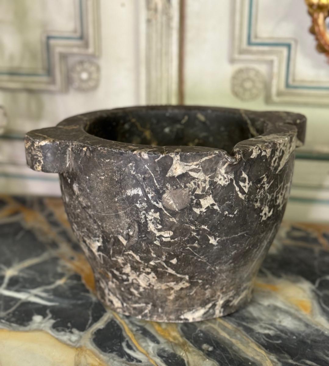 Large mortar in Saint Anne grey marble, 19th century For Sale 3
