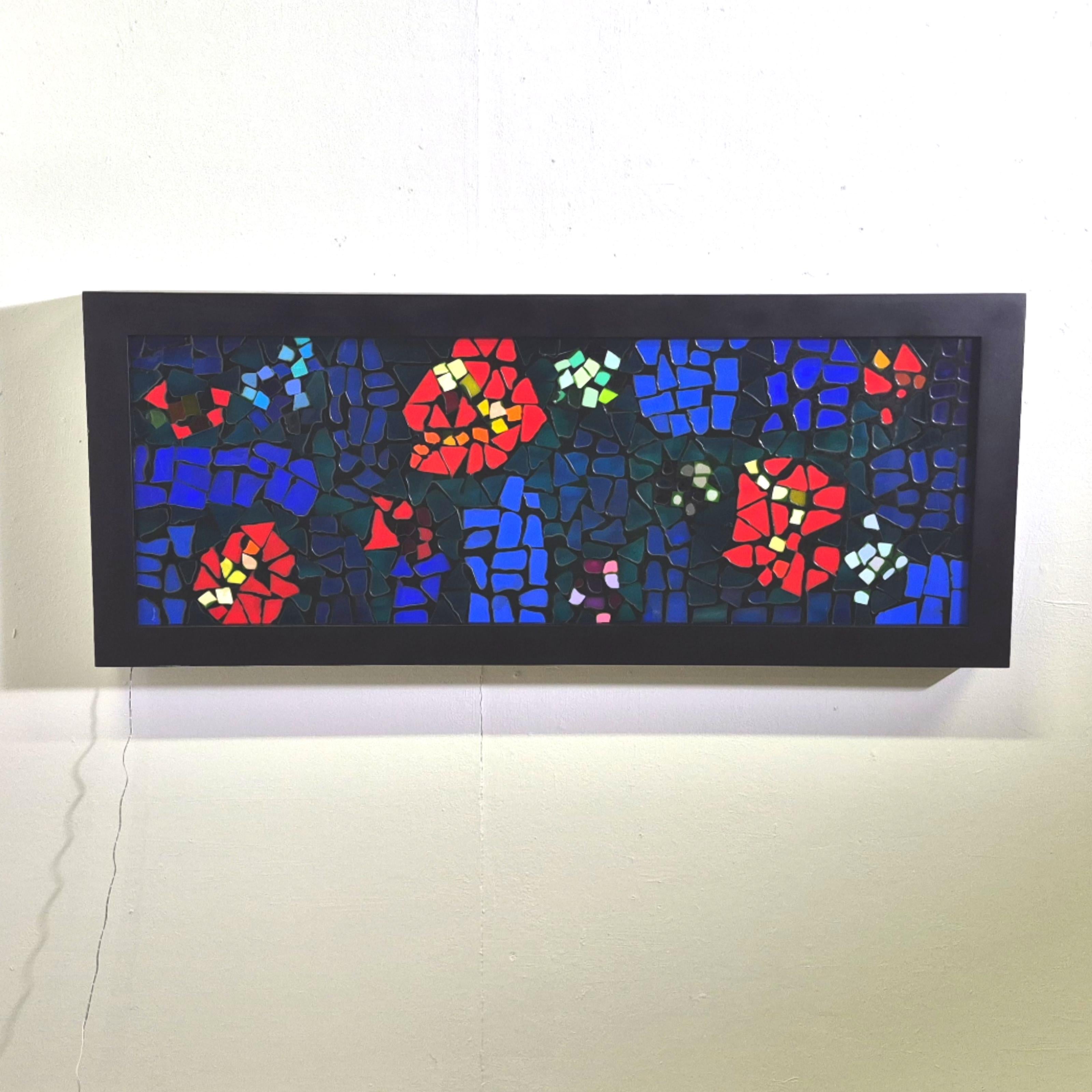 Large impressive wall lamp. The screen is made from numerous pieces of colored plexiglas and set in a wooden frame.
Originally it was fitted with two TL lamps. These have been replaced by Philips RGB LED string.
The light can be switched on by