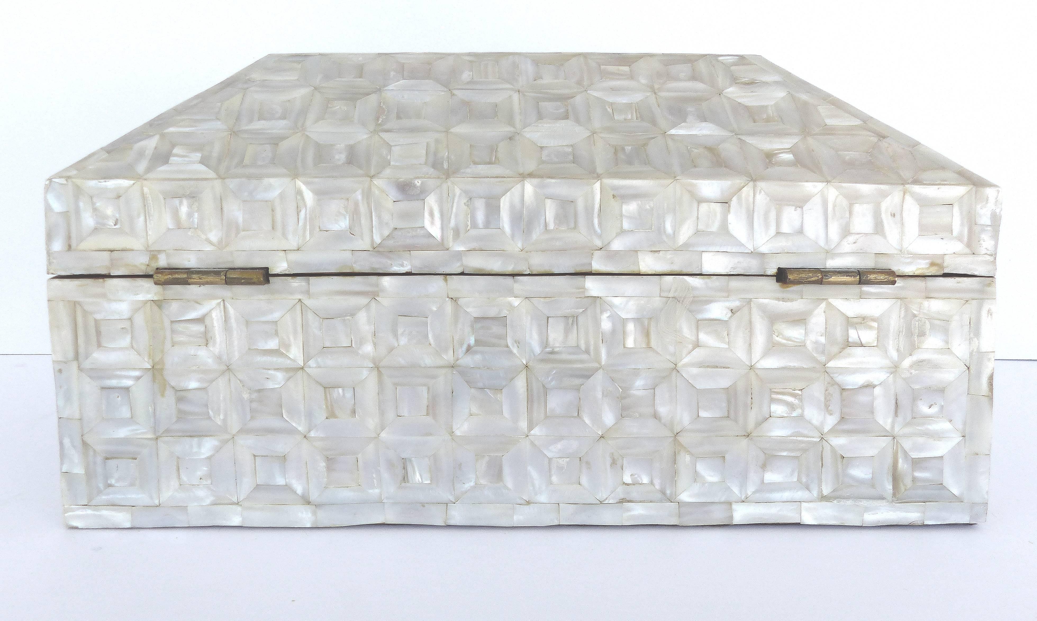 Large Mother-of-Pearl Tessellated Coffered Hinged Lid Box In Good Condition In Miami, FL