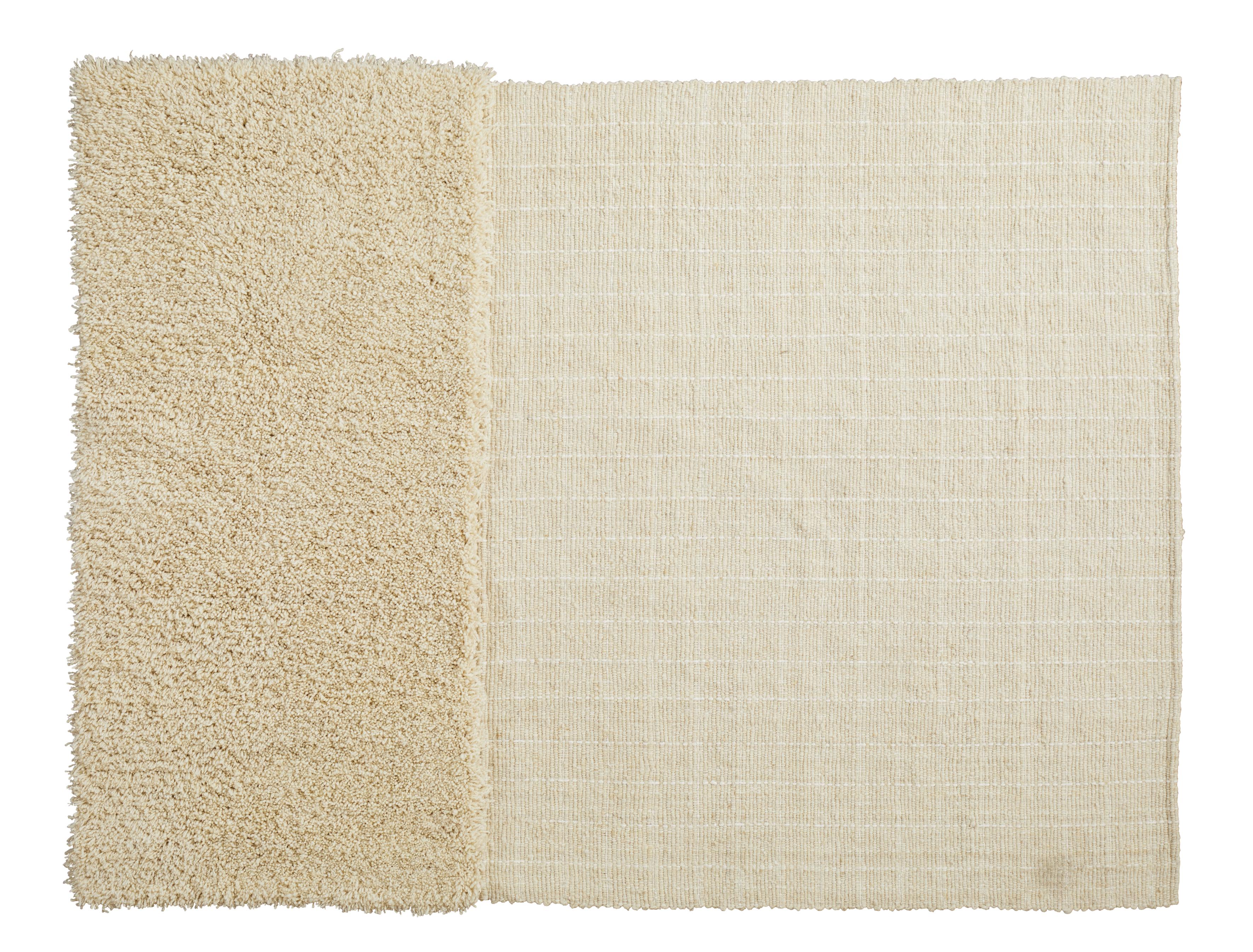 Großer Subas-Moton-Teppich von Sebastian Herkner
MATERIALIEN: 100% natürliche Schurwolle. 
Technik: Natürlich gefärbte Fasern. Handgewebt in Kolumbien.
Abmessungen: B 310 x L 420 cm 
Erhältlich in den Farben: karo, linea 1, linea 2, moton,