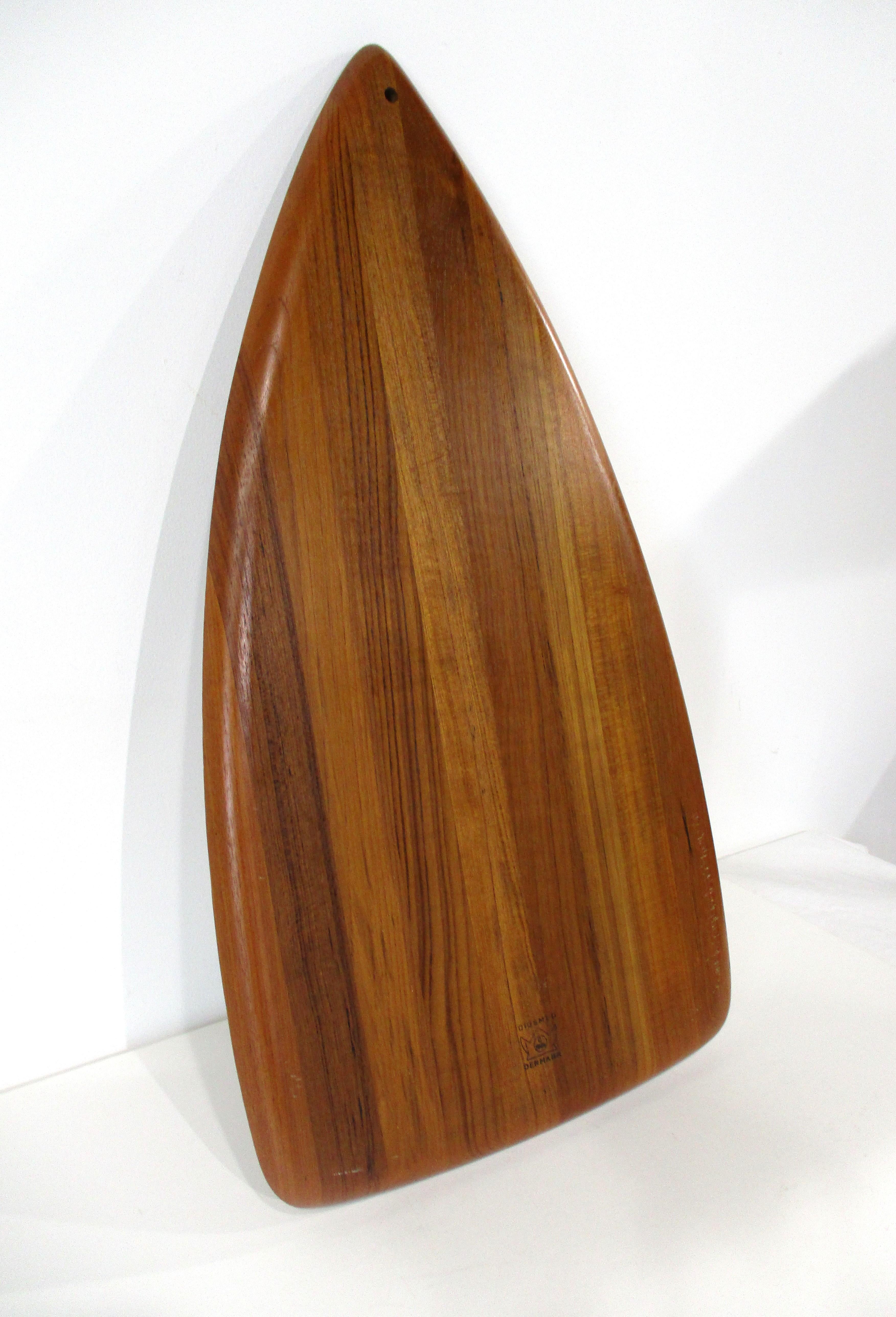 Large Mouse Teak Charcuterie Serving Board by Digsmed Denmark In Good Condition For Sale In Cincinnati, OH