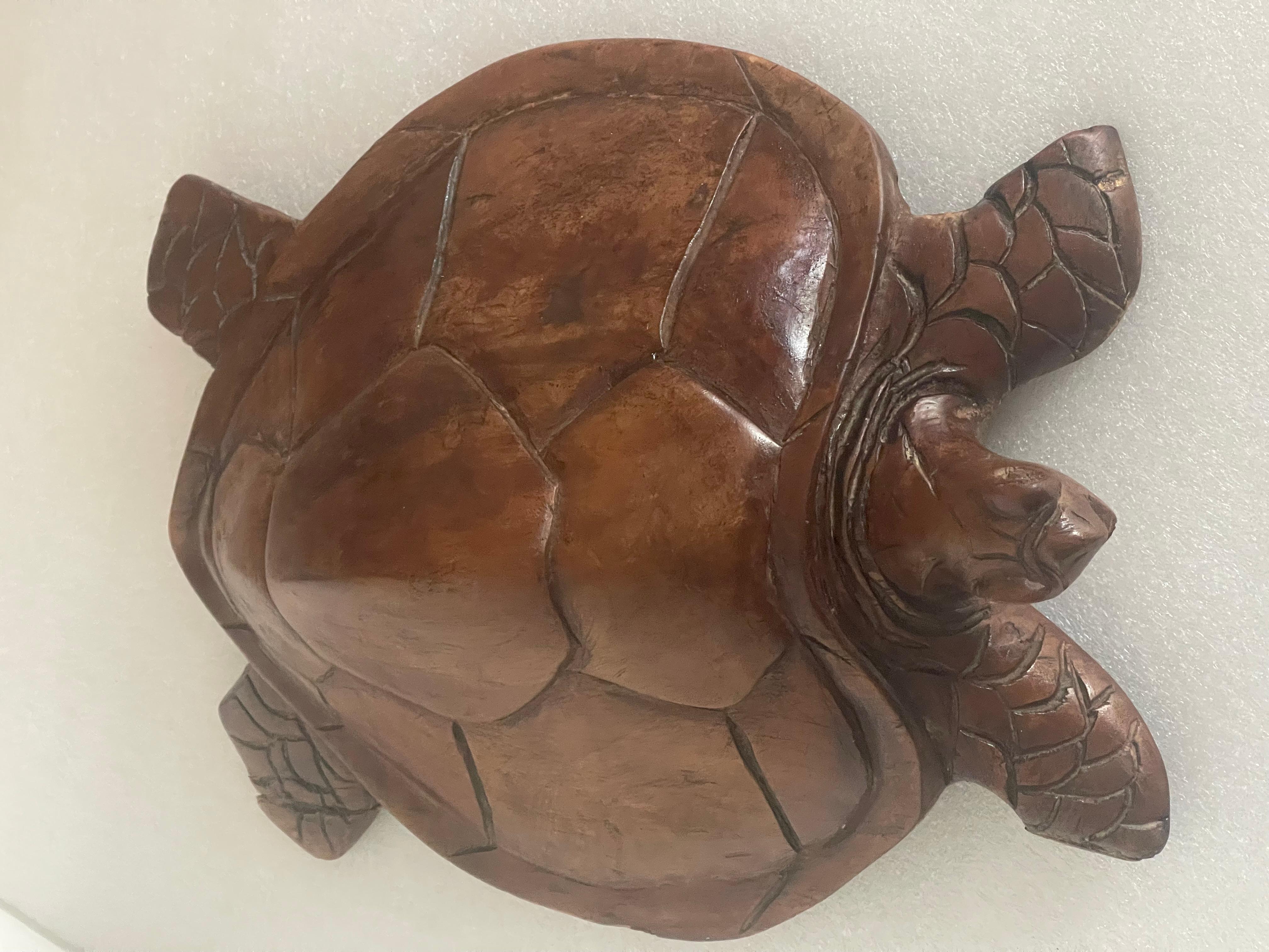 Organico moderno Mid 20 th c Handcarved Turtle Sculpture in vendita