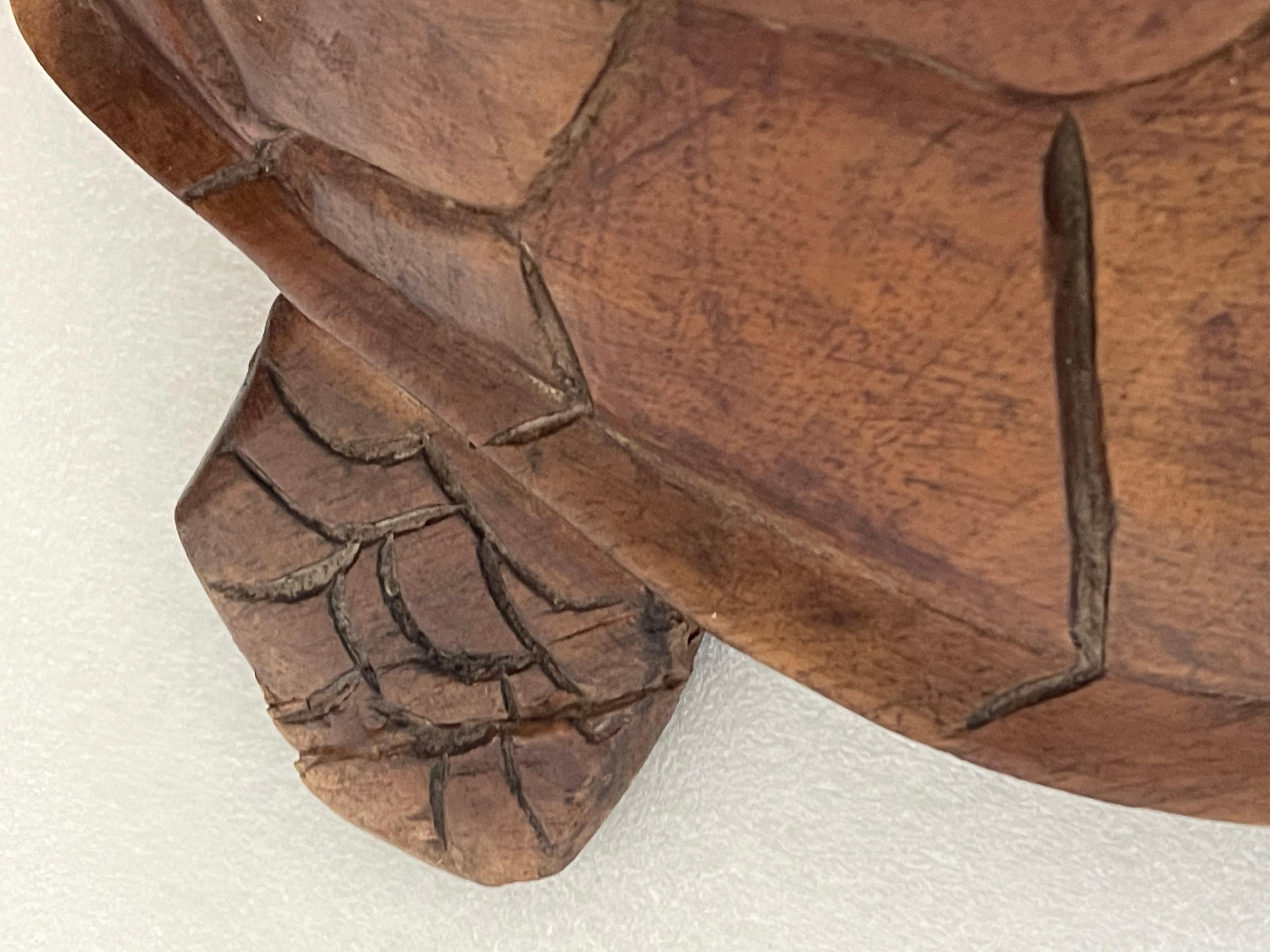 Mid 20 th c Handcarved Turtle Sculpture In condizioni buone in vendita a Boca Raton, FL