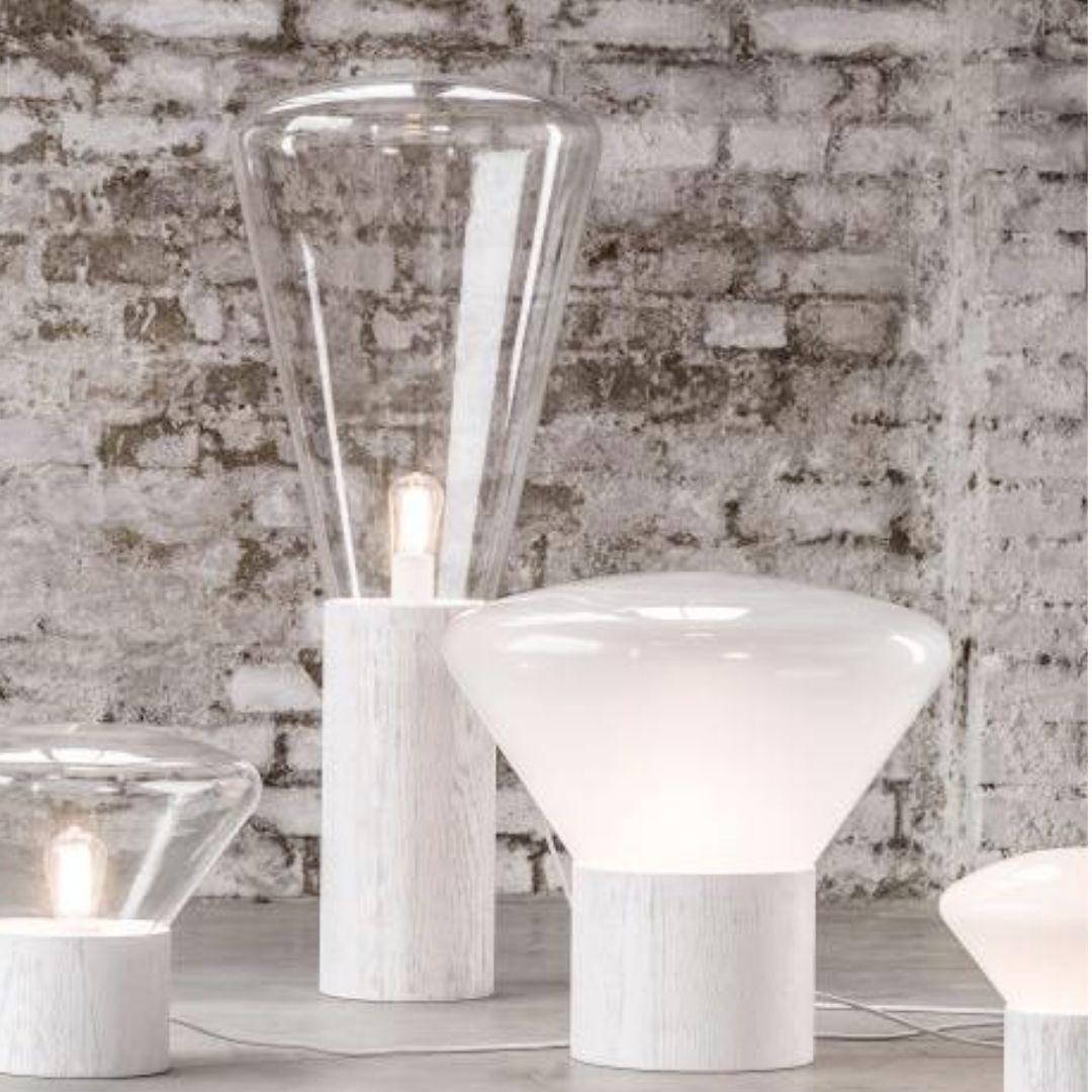 Opale Grande lampe de bureau Muffins 02 en verre soufflé gris et bois teinté, pour Brokis en vente