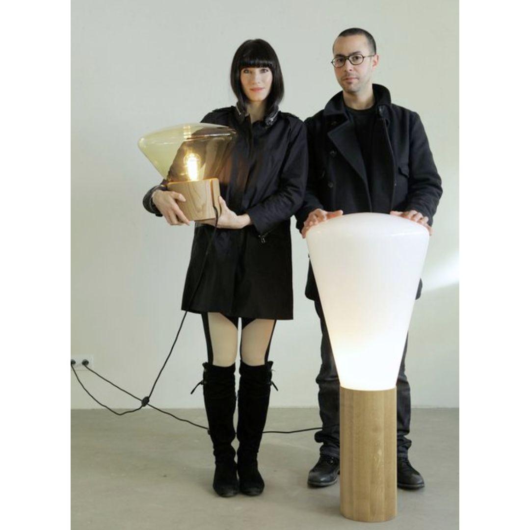 Grand lampadaire / lampe de bureau Muffins 02 en bois naturel et verre gris soufflé pour Brokis en vente 4