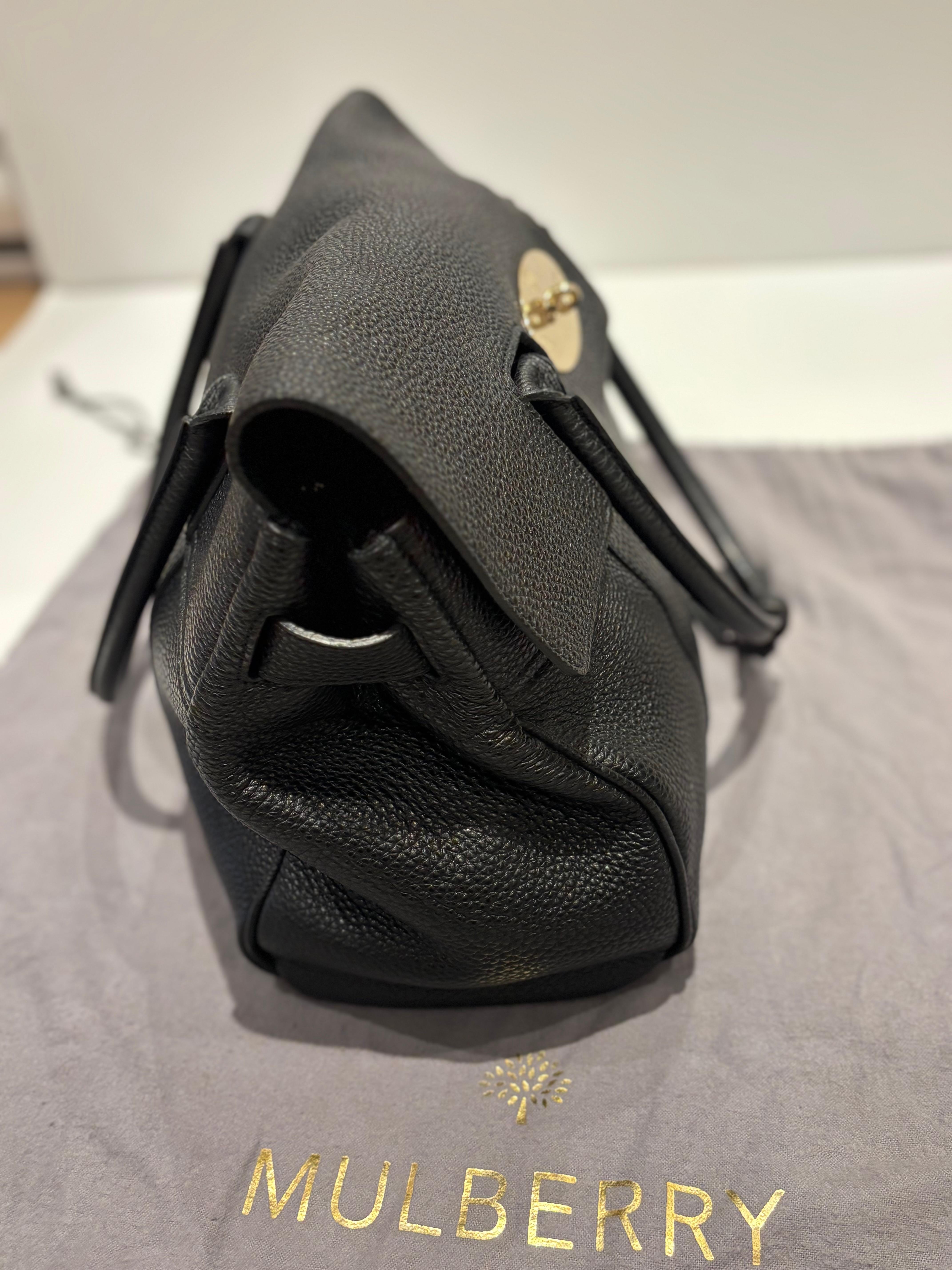 La Mulberry Bayswater nera è il gioiello della corona del marchio Mulberry. In offerta c'è un grande oggetto di 14 