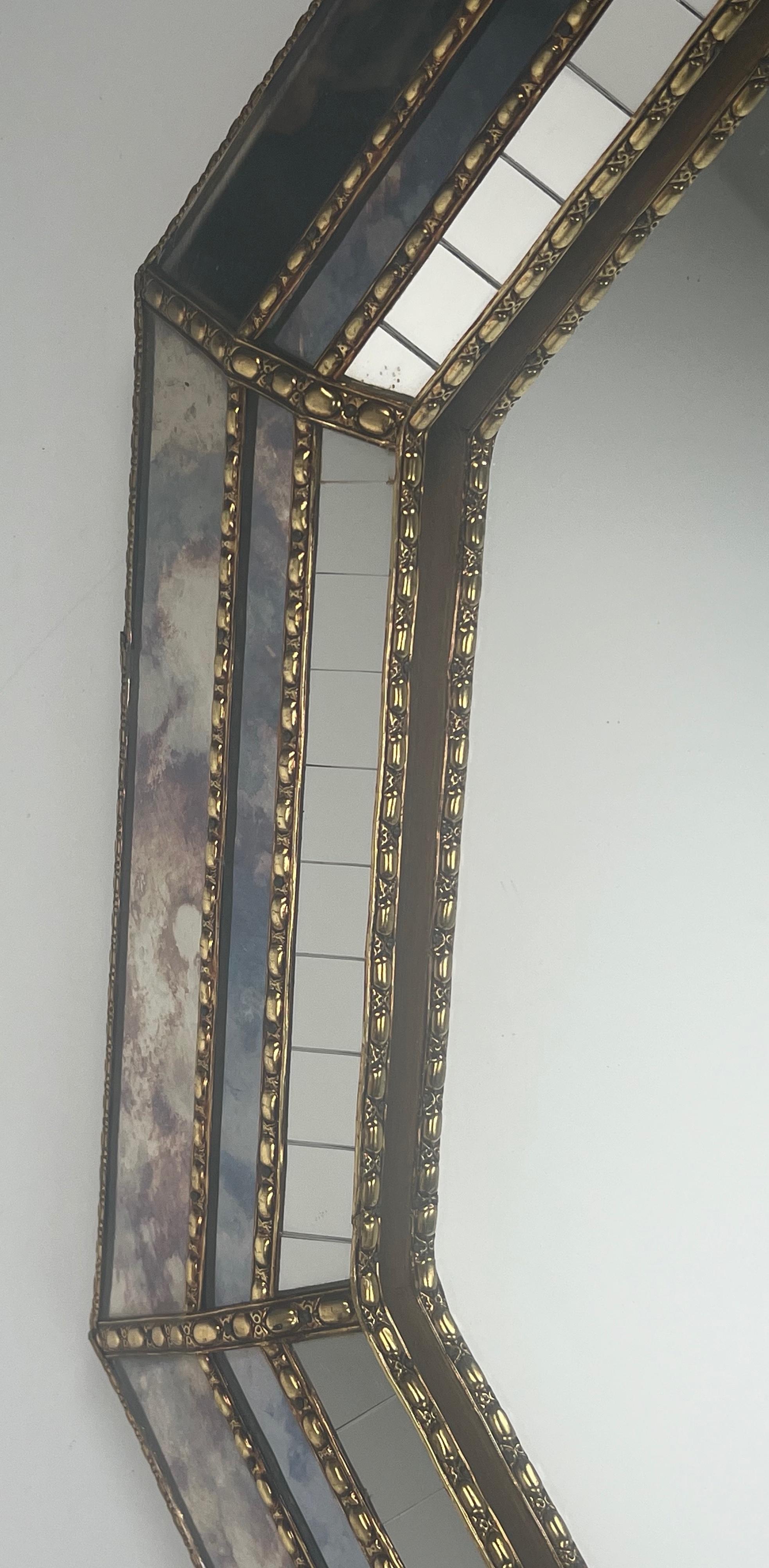 Large Multi-Facets Mirror with Brass Garlands. French Work. Circa 1970 In Good Condition For Sale In Marcq-en-Barœul, Hauts-de-France