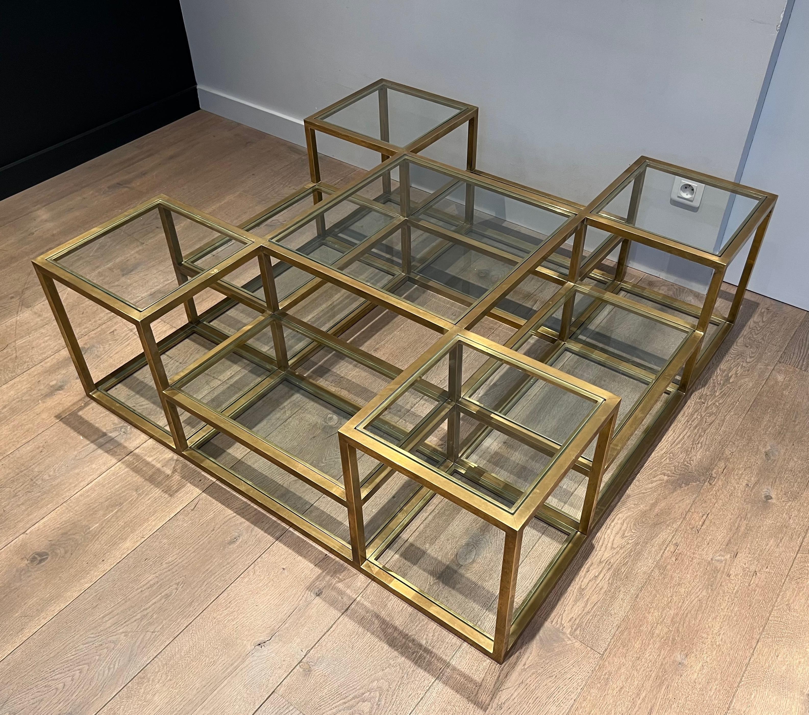 Grande table basse en laiton à plusieurs niveaux. Travail français. Circa 1970 en vente 11