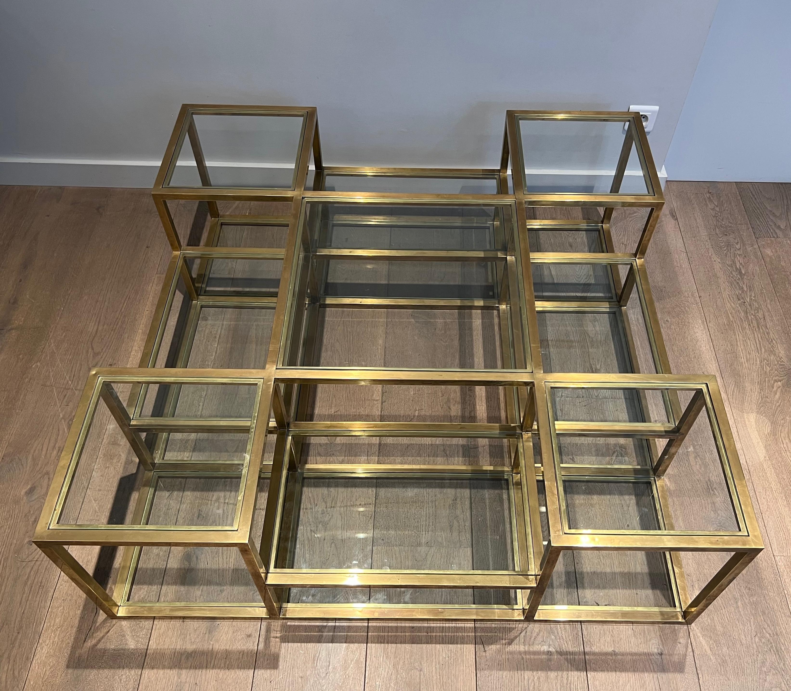 Grande table basse en laiton à plusieurs niveaux. Travail français. Circa 1970 Bon état - En vente à Marcq-en-Barœul, Hauts-de-France