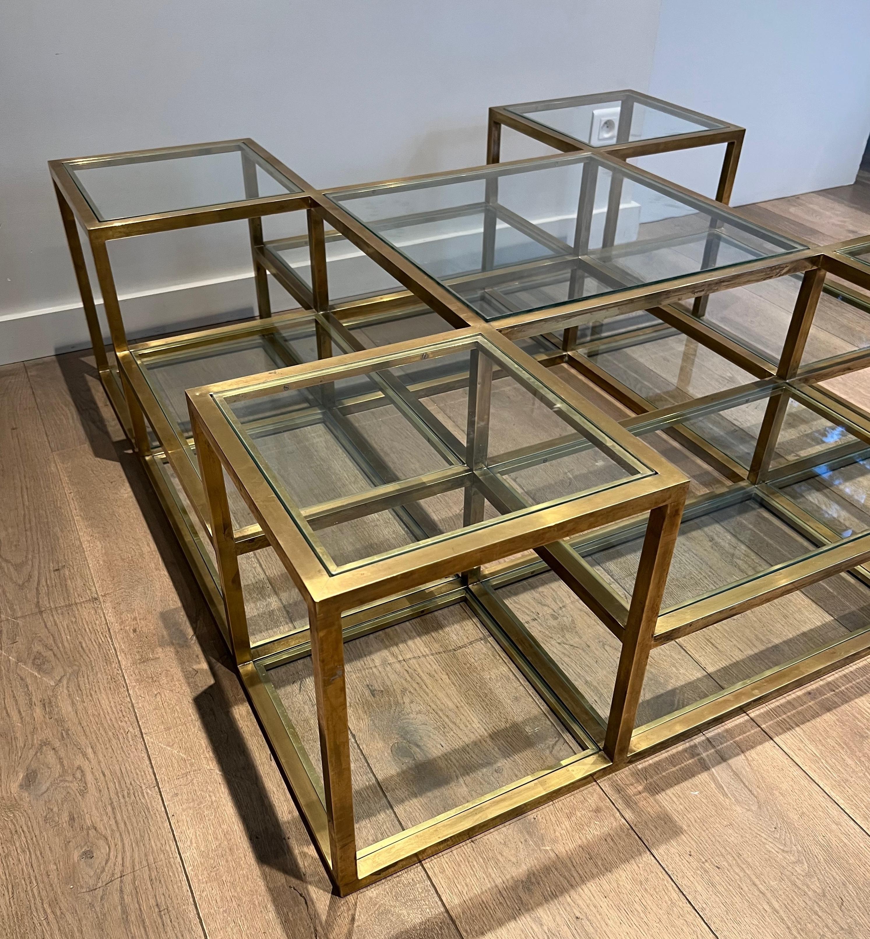 Laiton Grande table basse en laiton à plusieurs niveaux. Travail français. Circa 1970 en vente