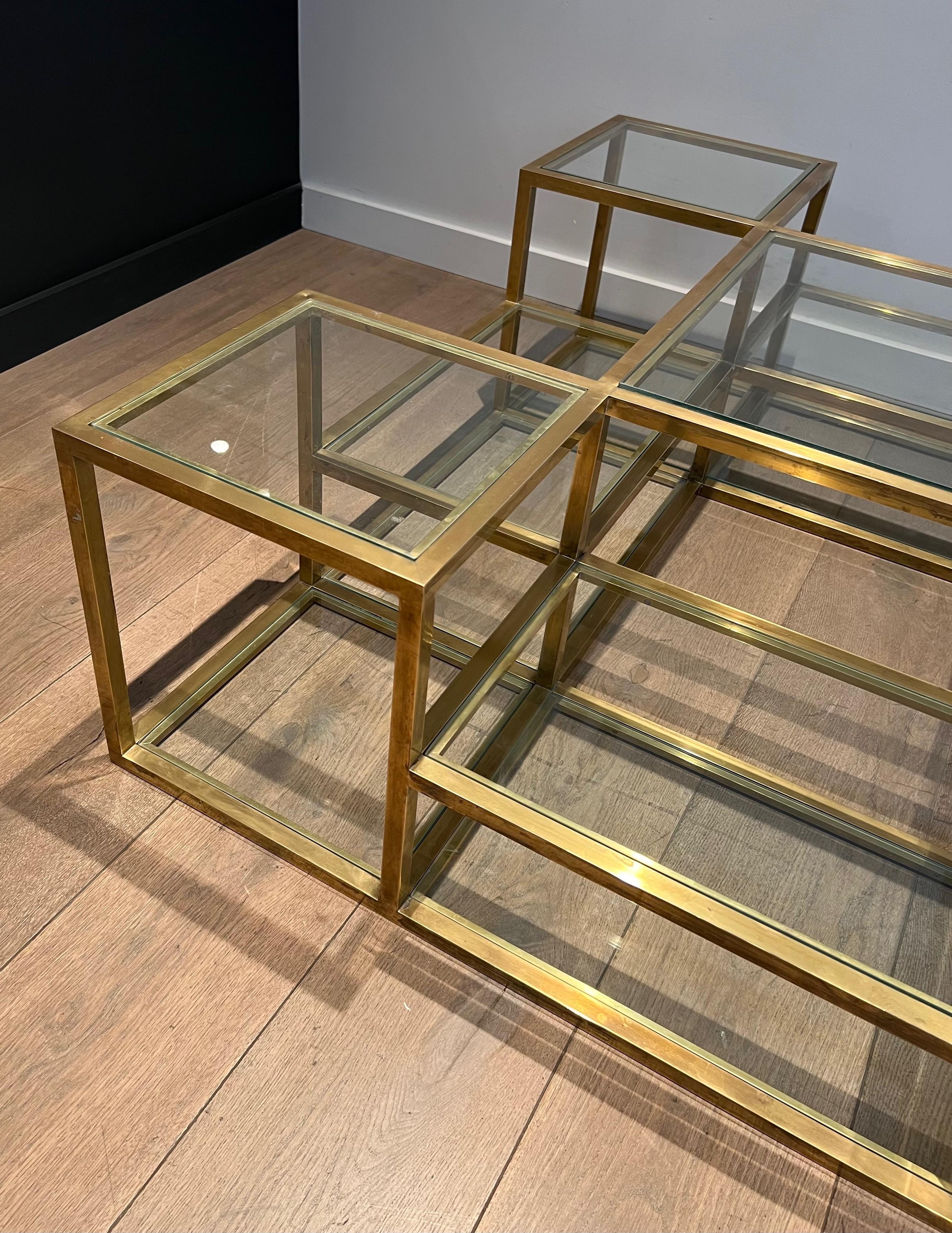 Grande table basse en laiton à plusieurs niveaux. Travail français. Circa 1970 en vente 1
