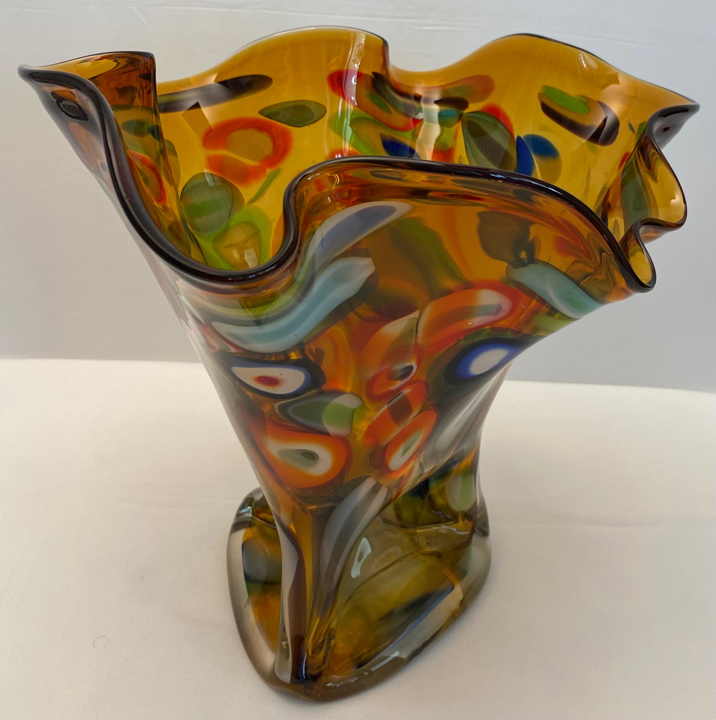 Large Multicolored Art Glass Vase, Handkerchief Design Glass Vase im Zustand „Gut“ im Angebot in Miami, FL