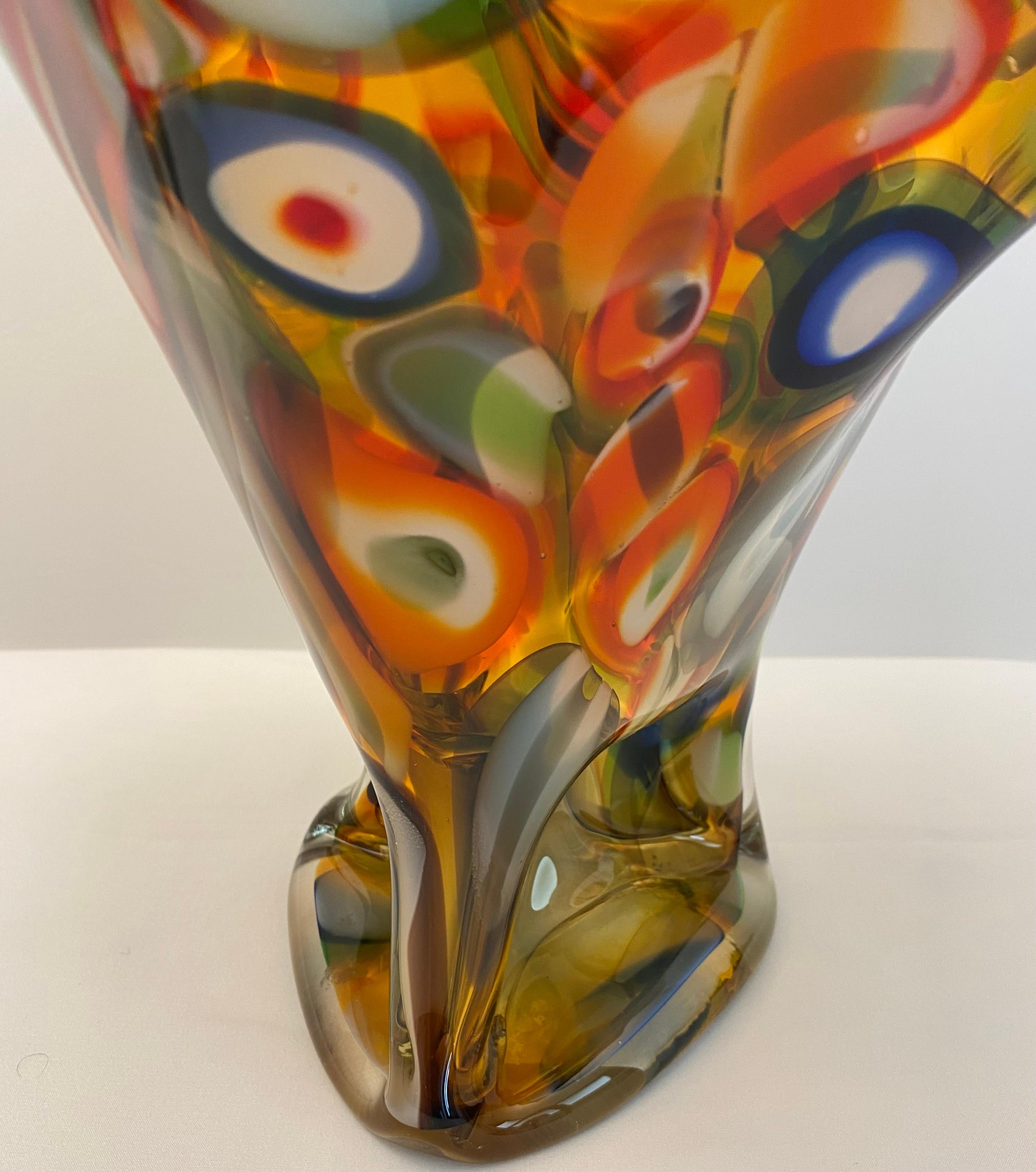 Large Multicolored Art Glass Vase, Handkerchief Design Glass Vase (20. Jahrhundert) im Angebot