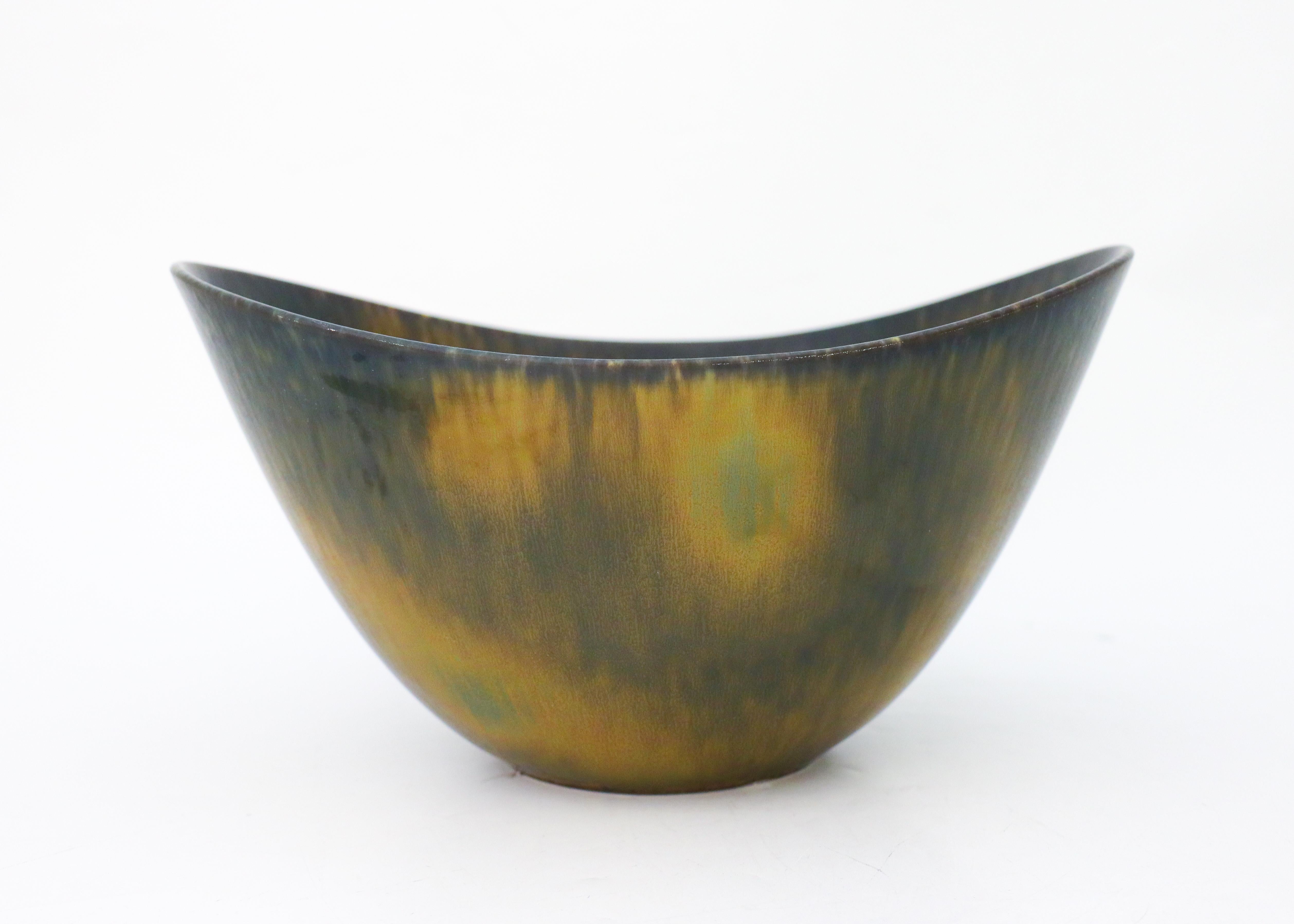 A large multicolored bowl with a lovely harfur glaze designed by Gunnar Nylund at Rörstrand, the bowl is 27,5 x 22 cm (11