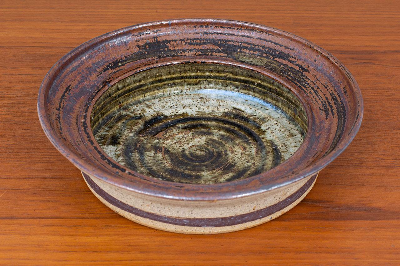 Beautiful large stoneware tray by Danish pottery studio Trikan-Art, 
circa 1970s.
The bowl is made from chamotte stoneware partly glazed in black/ brown/ green/ beige with a little pinch of light blue.
Stamped underneath.

Dimensions: H 10 x