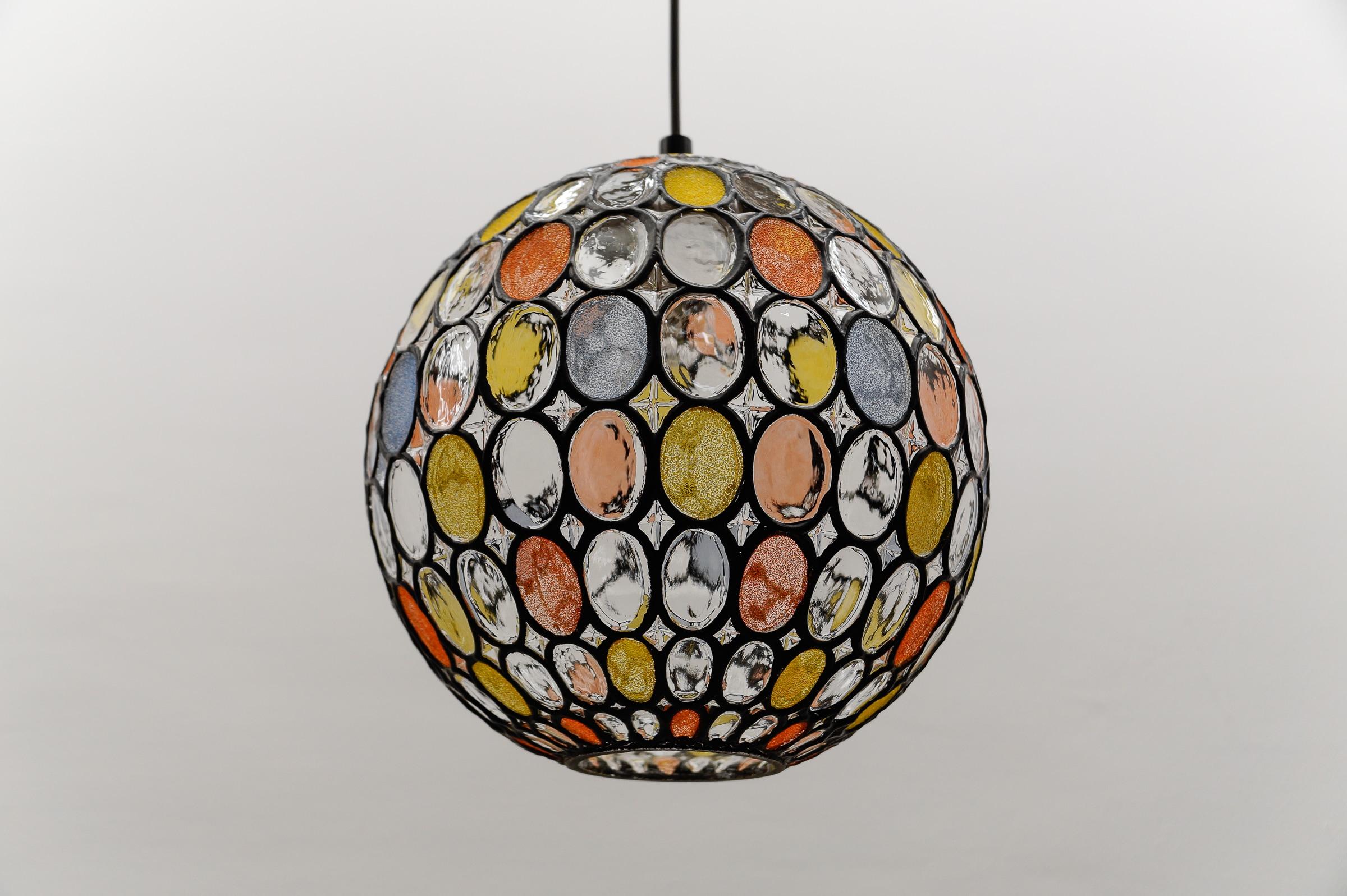 Lampada da soffitto a sfera in vetro multicolore di Limburg, anni '60 Germania, anni '60 in vendita 3
