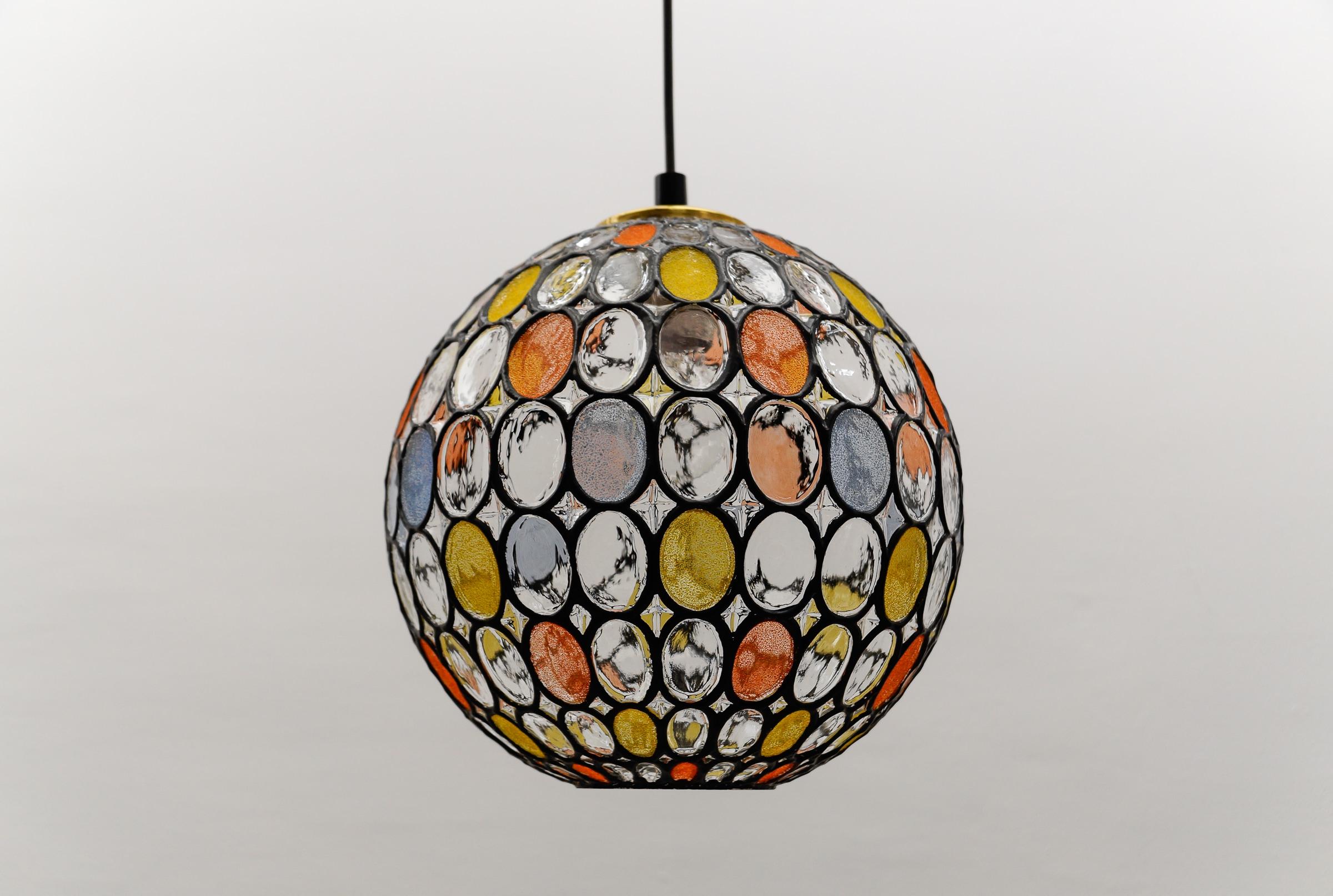 Lampada da soffitto a sfera in vetro multicolore di Limburg, anni '60 Germania, anni '60 in vendita 4
