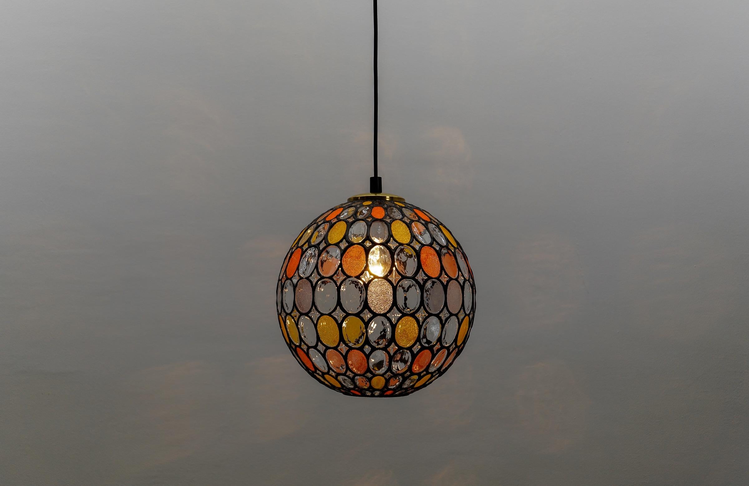 Tedesco Lampada da soffitto a sfera in vetro multicolore di Limburg, anni '60 Germania, anni '60 in vendita