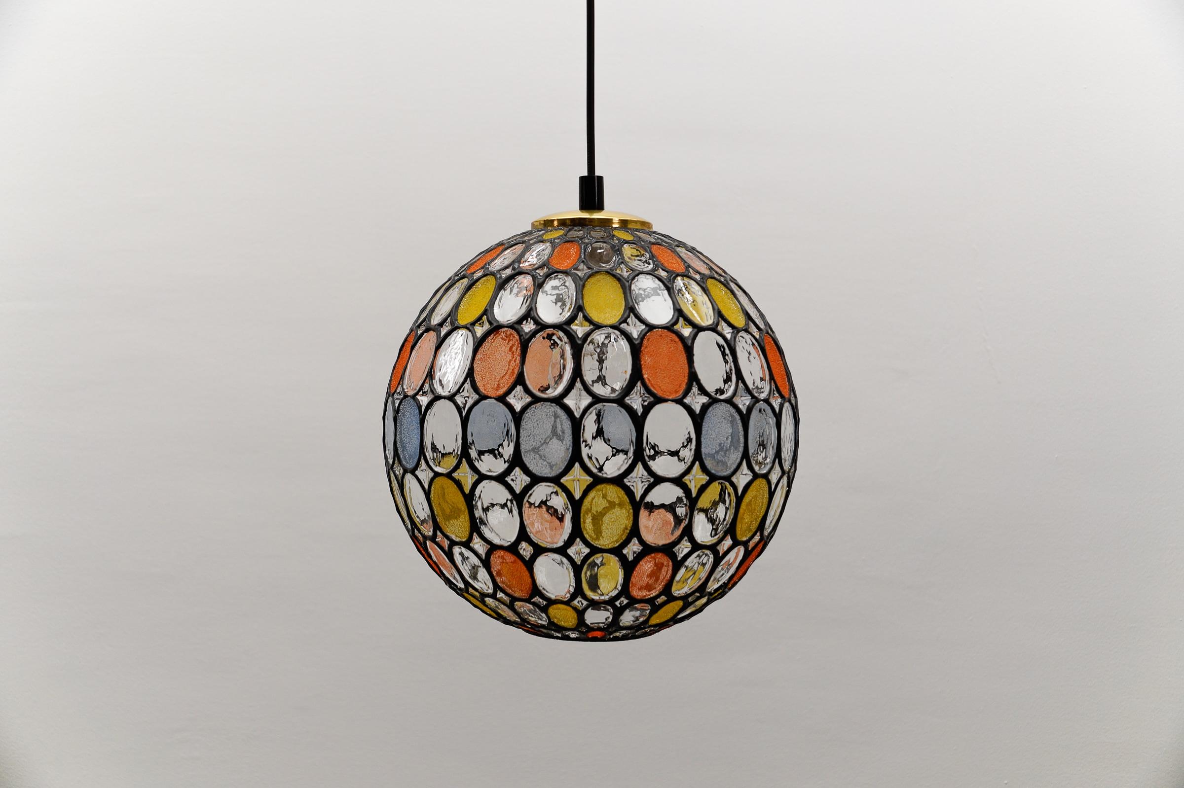 Metà XX secolo Lampada da soffitto a sfera in vetro multicolore di Limburg, anni '60 Germania, anni '60 in vendita