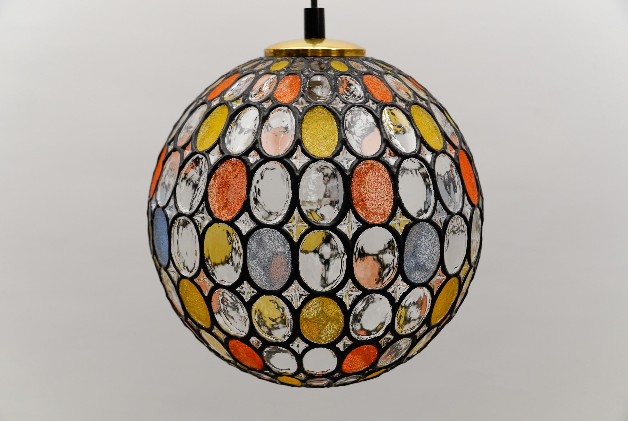 Lampada da soffitto a sfera in vetro multicolore di Limburg, anni '60 Germania, anni '60 in vendita 1