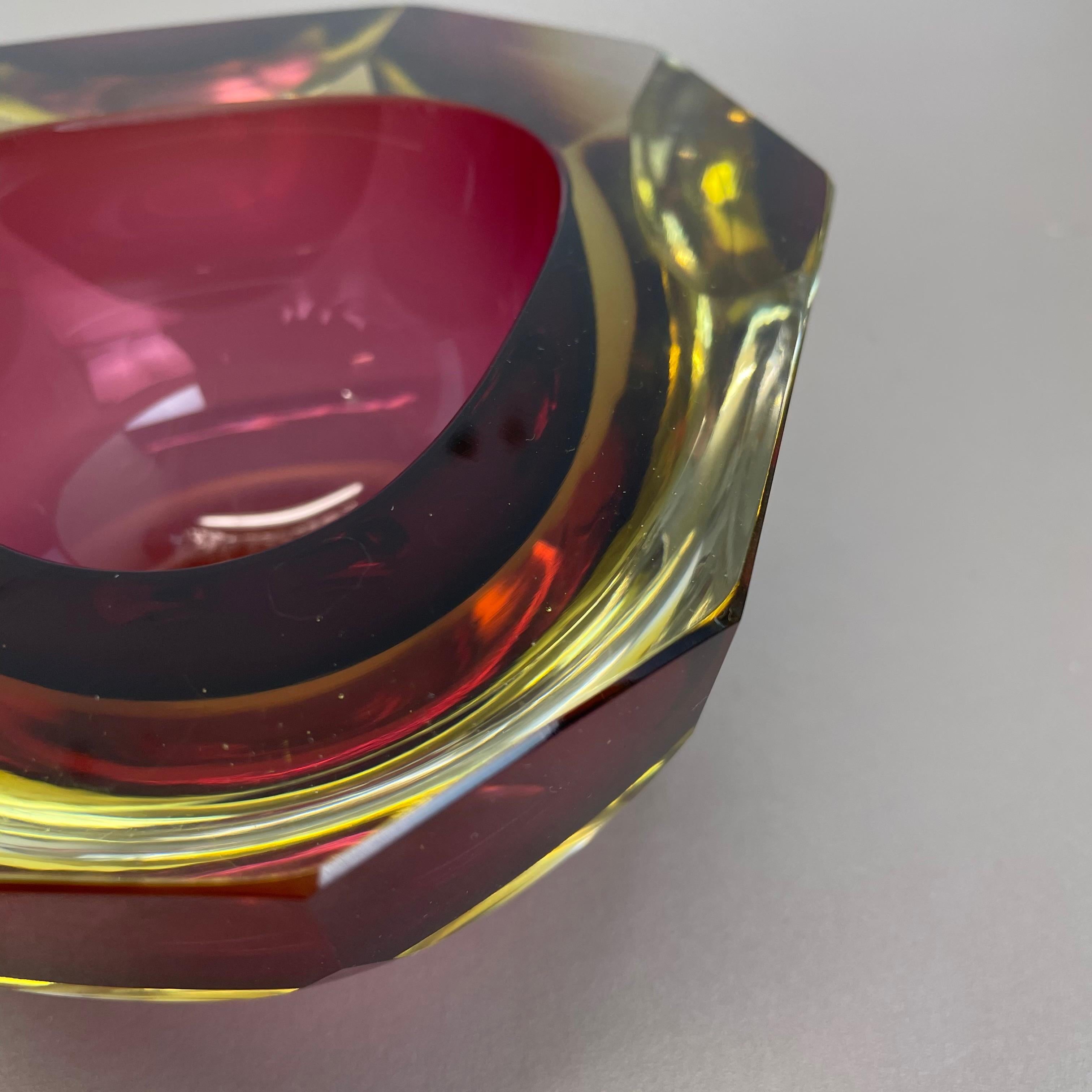 Murano Glass Large Murano 1, 5kg Glass Faceted Sommerso Bowl Element Ashtray Murano Italy 1970