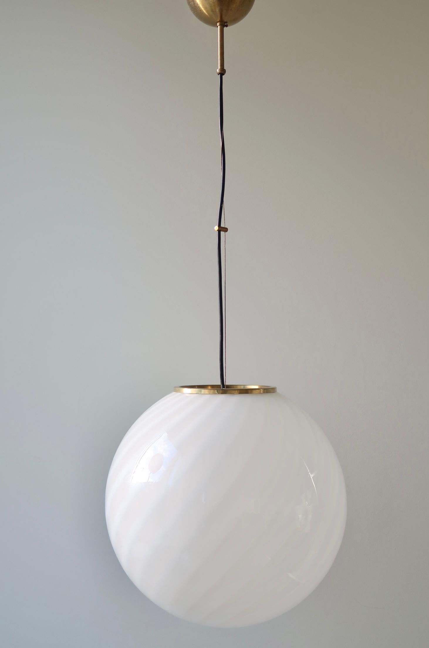 Large Murano 1970s Swirl White Glass Globe Sphere Pendant Lamp In Good Condition In Copenhagen, DK