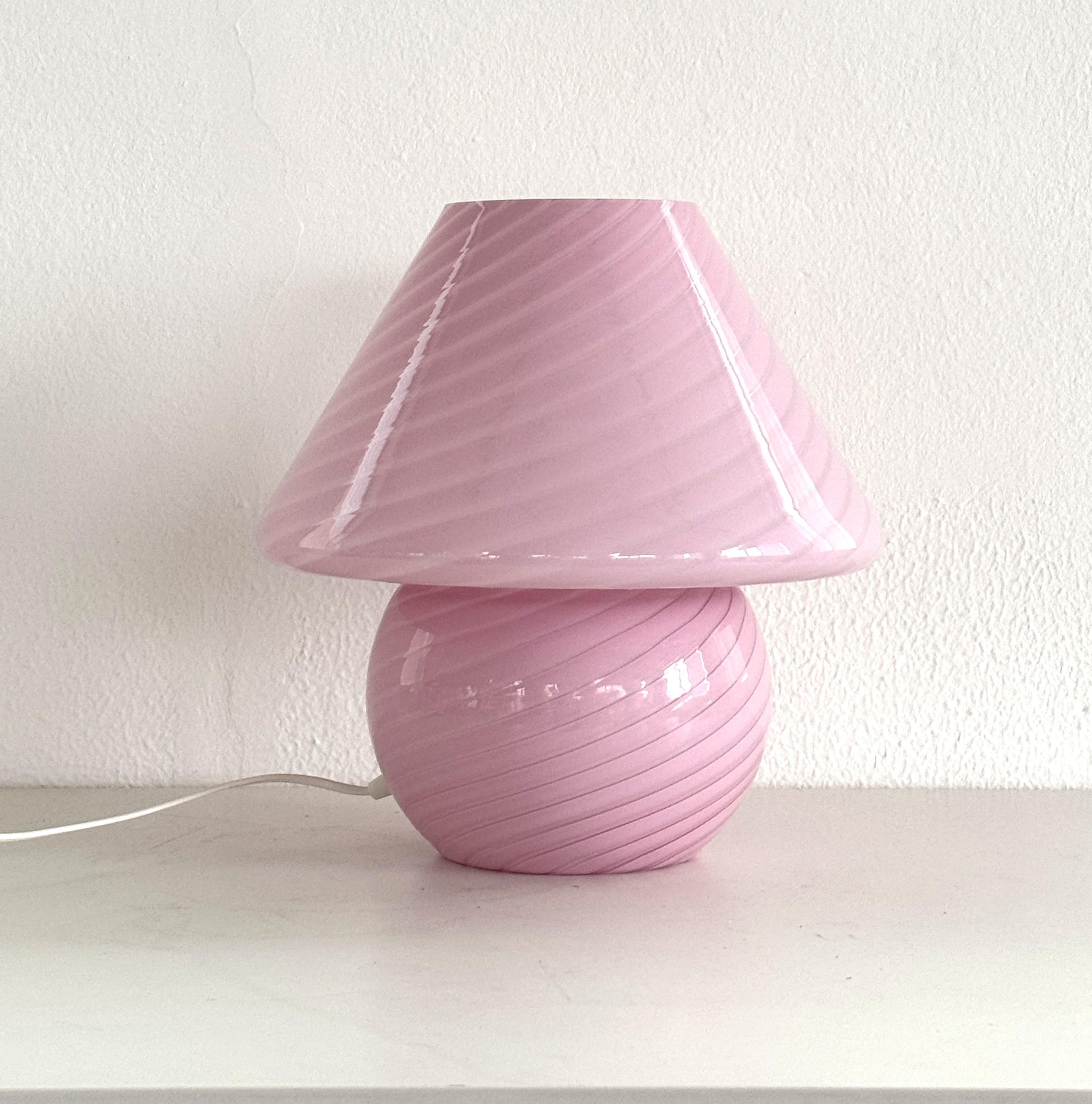 italien Grande lampe de table Murano des années 70 en forme de champignon et en verre tourbillonnant rose en vente