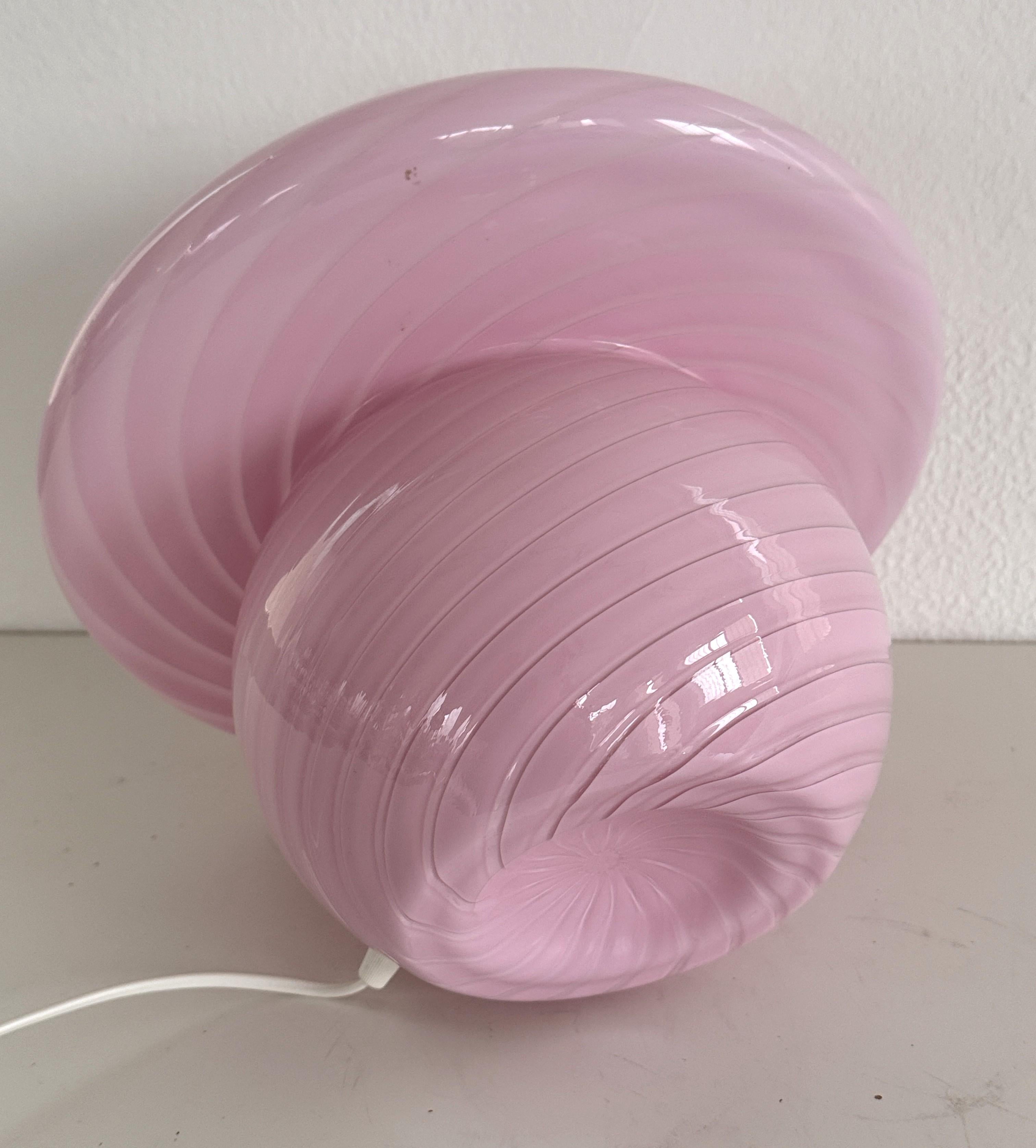 Grande lampe de table Murano des années 70 en forme de champignon et en verre tourbillonnant rose en vente 1