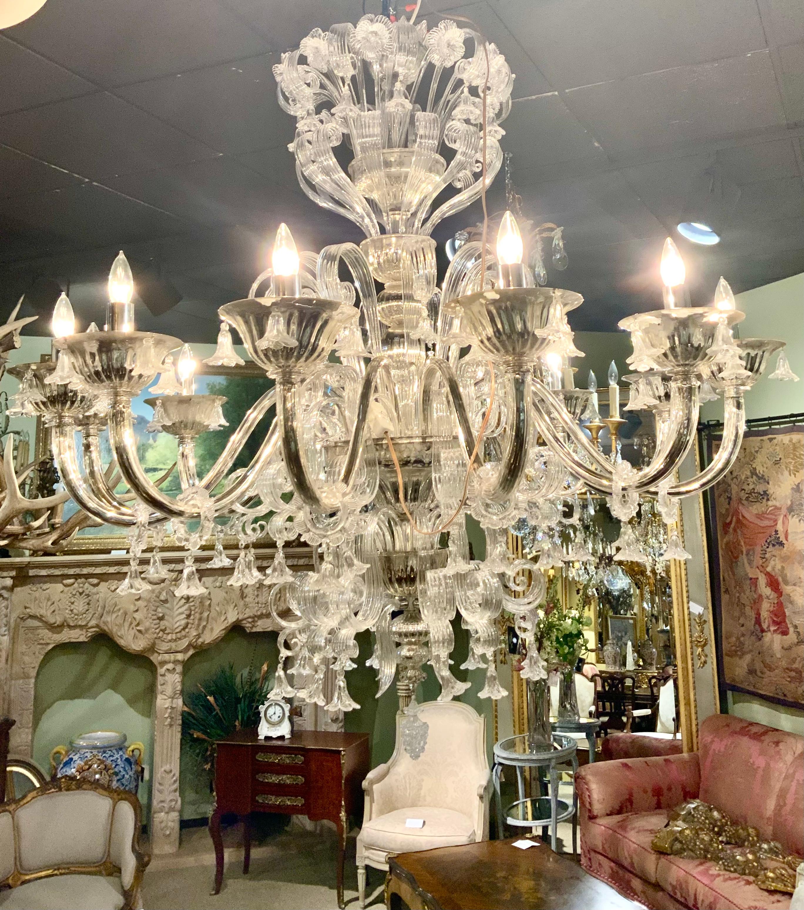 Large Murano Andromeda International Mirrored Glass “Le Roy” Chandelier In Good Condition For Sale In Houston, TX