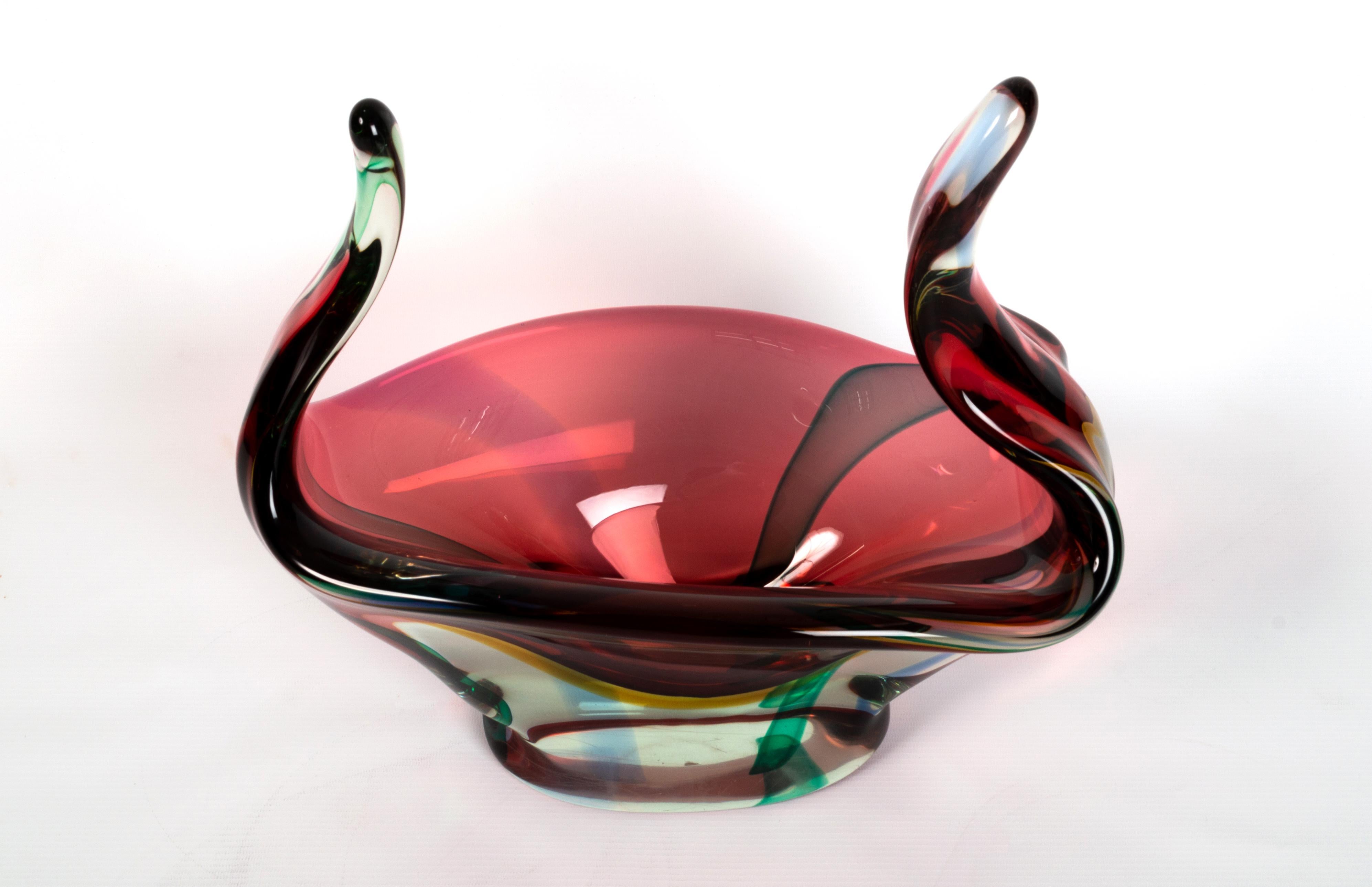 A large Murano sommerso glass centre piece Italy C.1960

Mid-20th century, in ruby, green and clear glass, Attributed to Archimede Seguso.

A superb example.
In very good condition. Very minor signs of wear.


