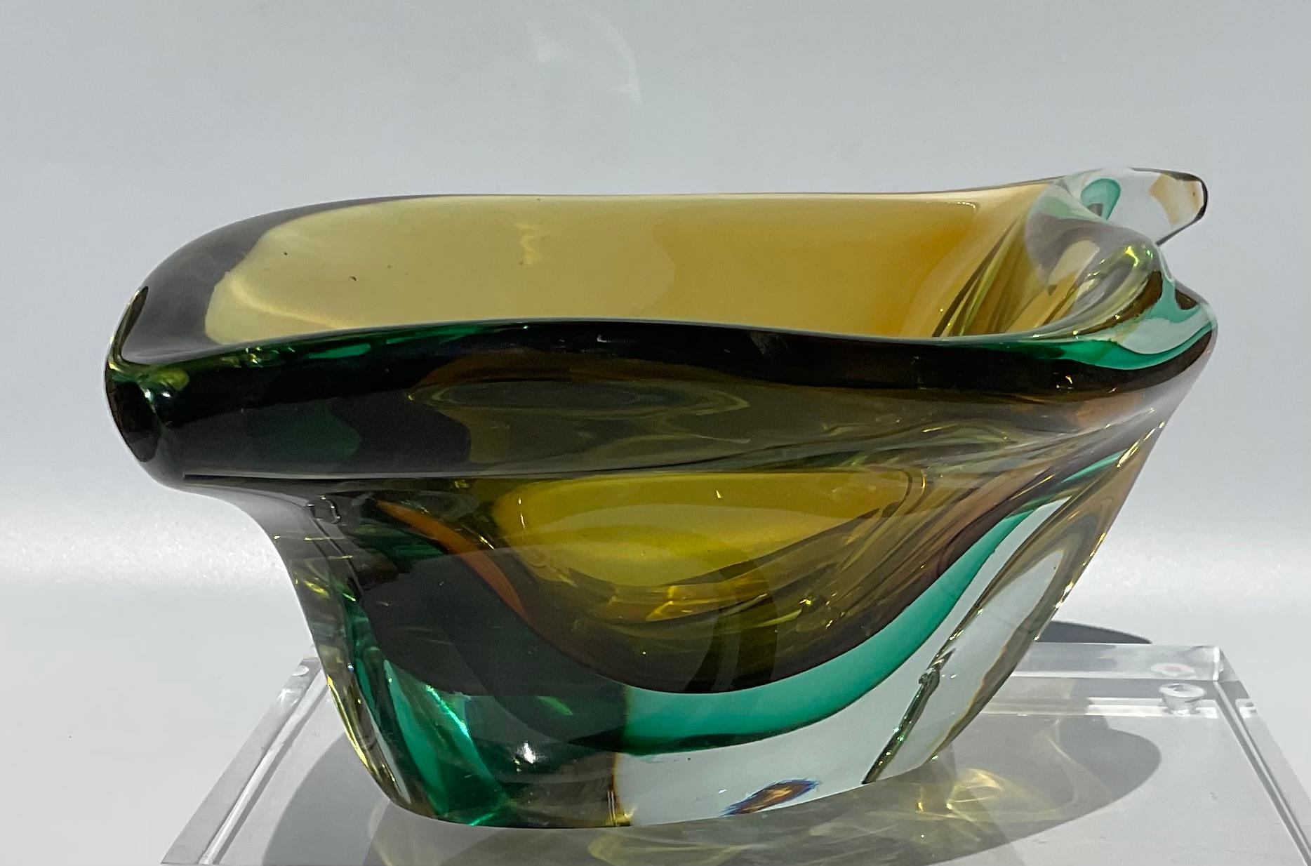 Mid-Century Modern Large Murano Art Glass Sommerso Bowl attributed Flavio Poli Seguso Vetri D’Arte For Sale