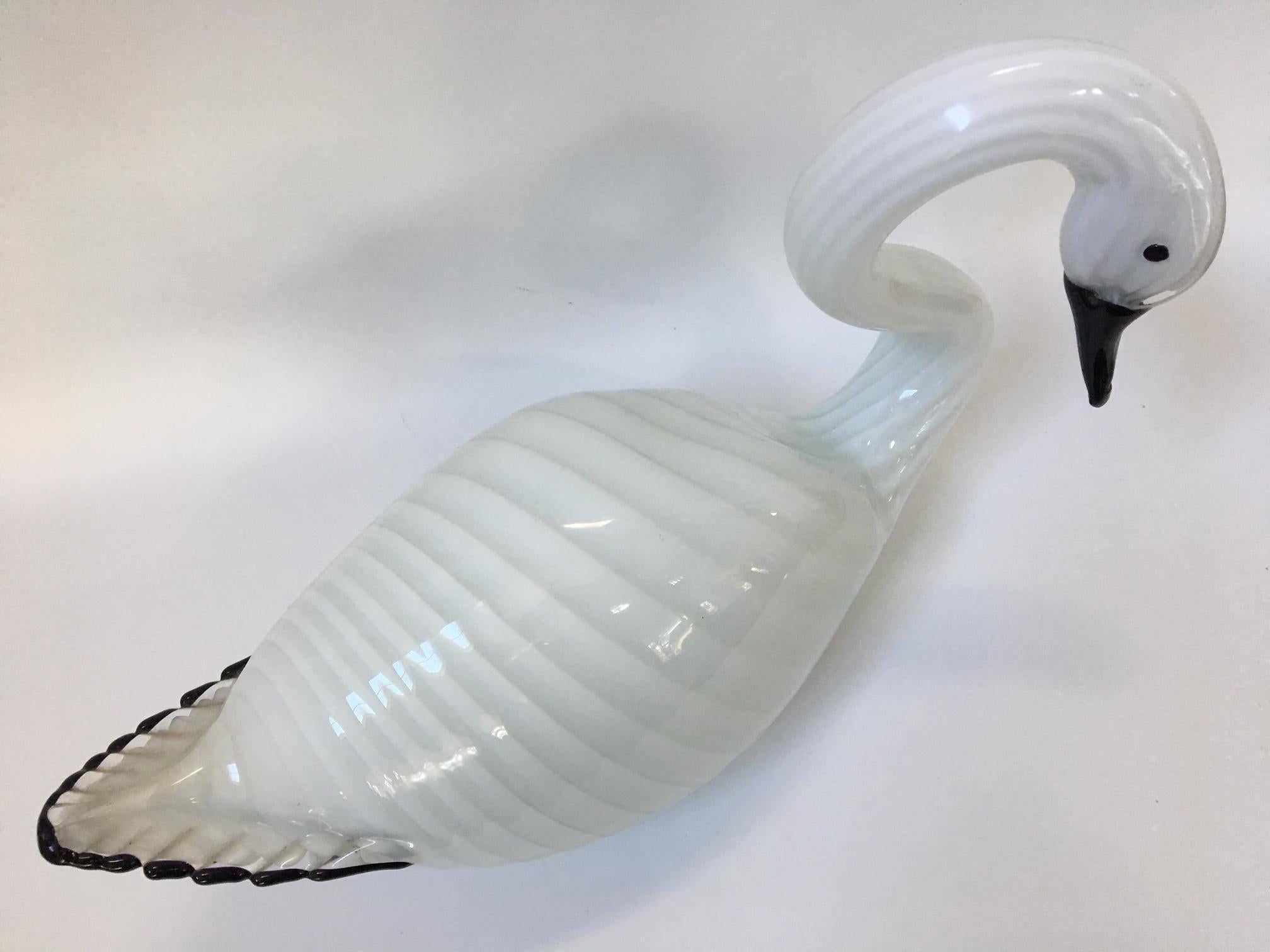 Large Murano Art Glass Swan Sculpture In Excellent Condition In Jacksonville, FL
