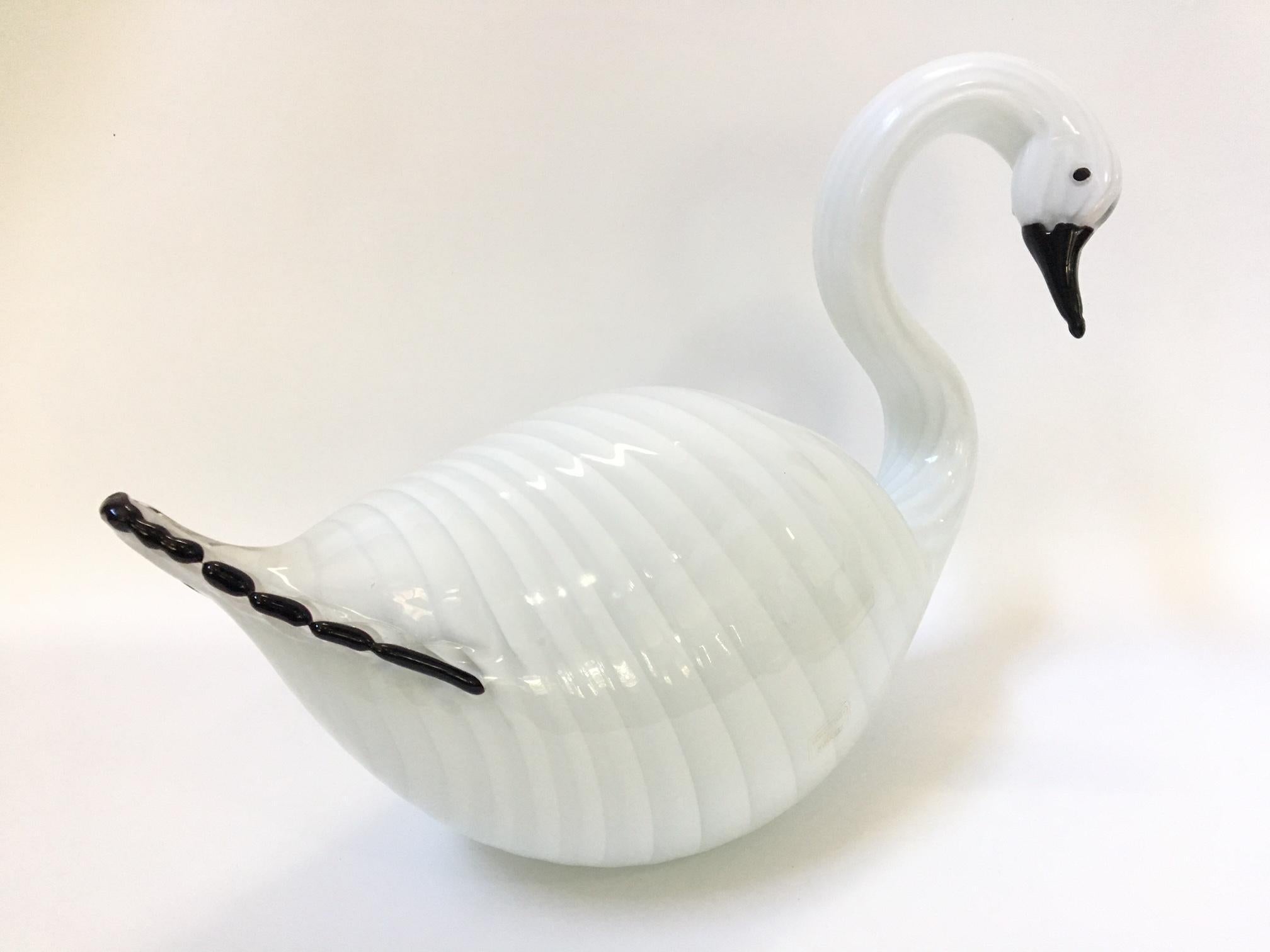Large Murano Art Glass Swan Sculpture In Good Condition In Jacksonville, FL