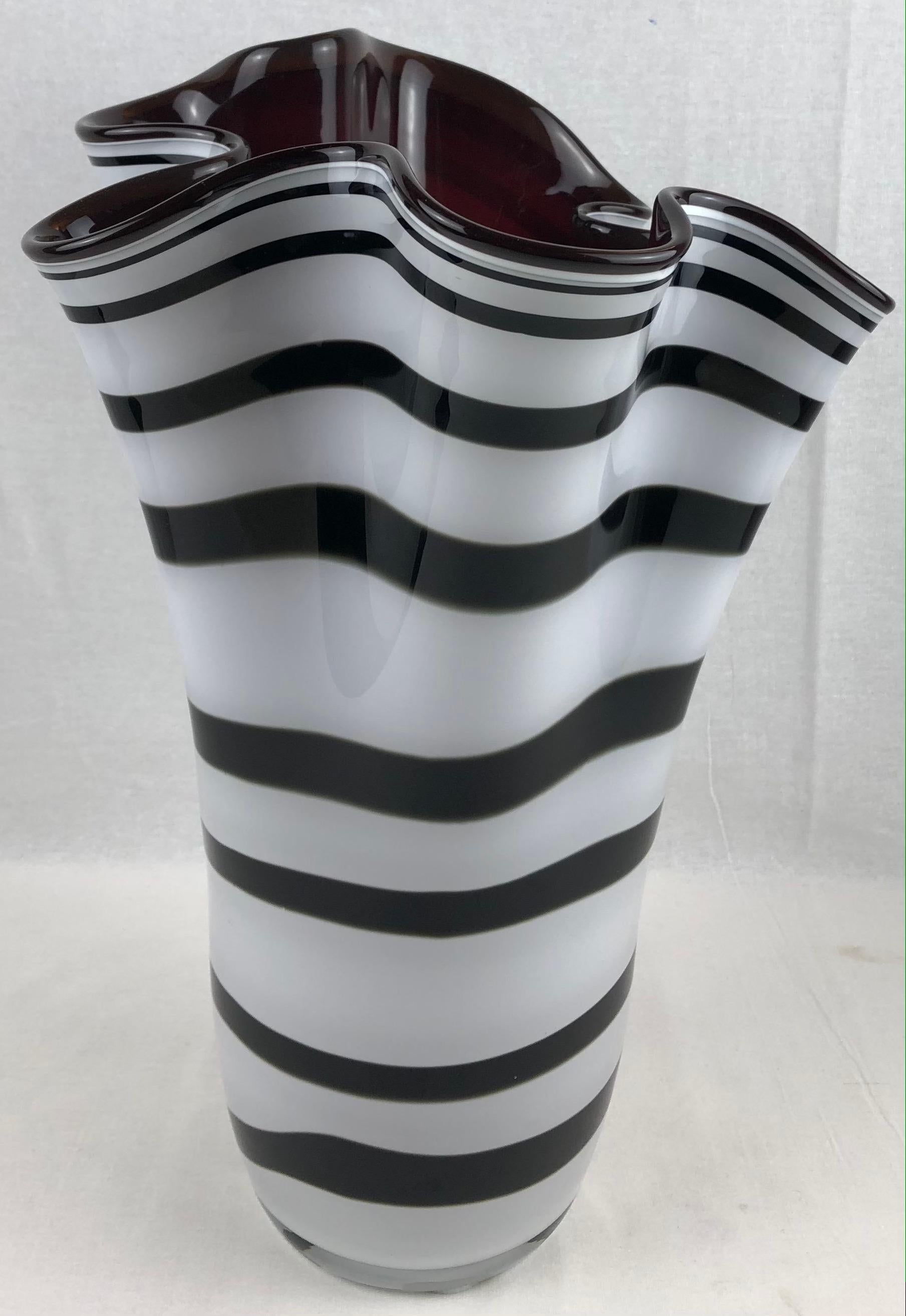 Large Murano Art Glass Vase Black White and Burgundy In Good Condition In Miami, FL