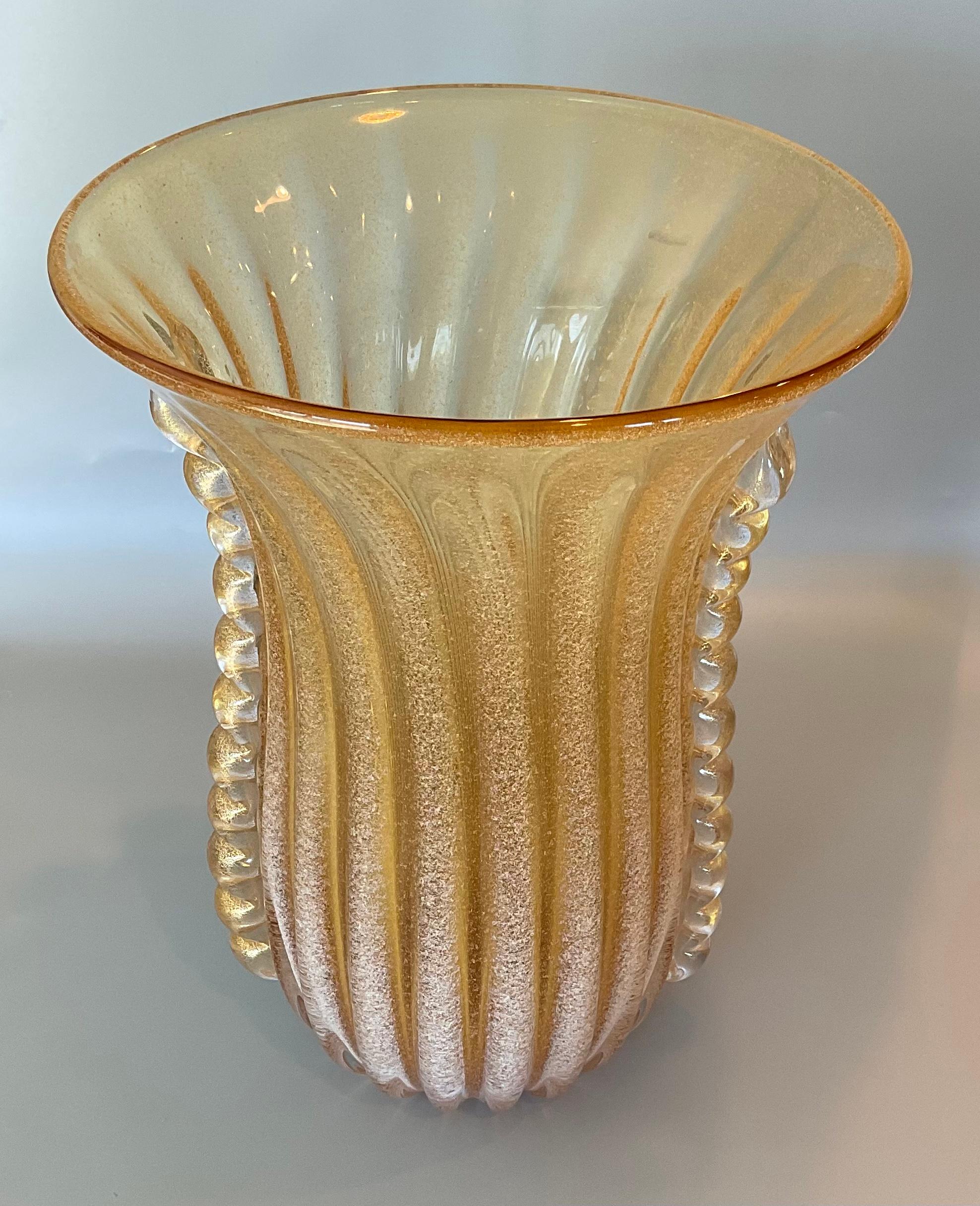 Large Murano Art Glass Vase in Gold Pulegoso Glass with Gold Applied Handles In Good Condition For Sale In Ann Arbor, MI