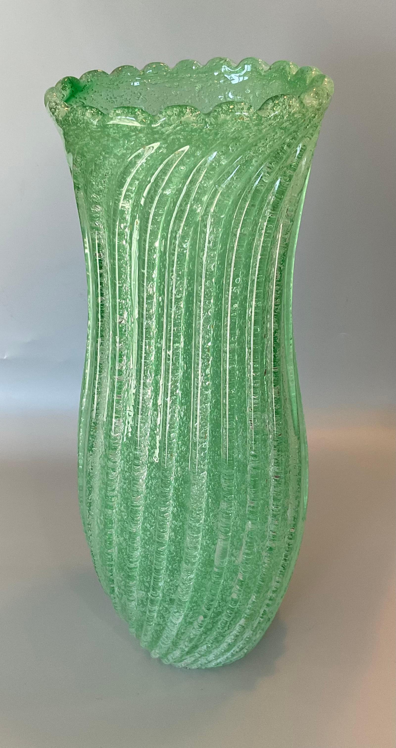 Mid-20th Century Large Murano Art Glass Vase in Green Pulegoso Glass with Ribbed Design Scalloped For Sale