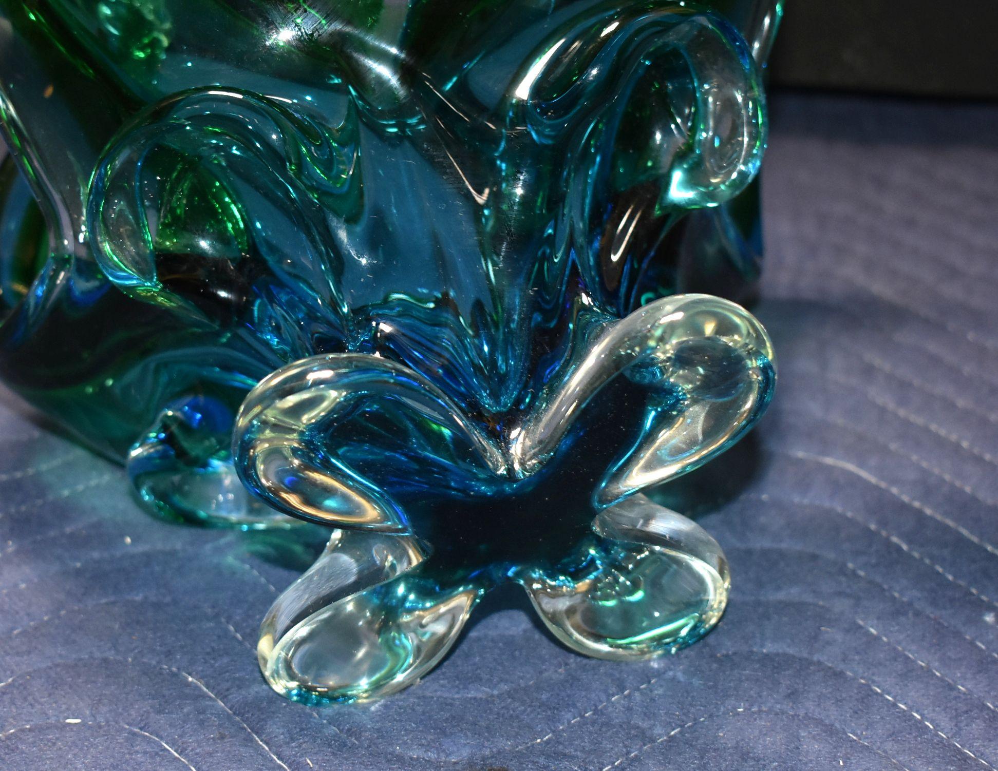 Vetro di Murano Grande ciotola per uccelli di Murano in vendita